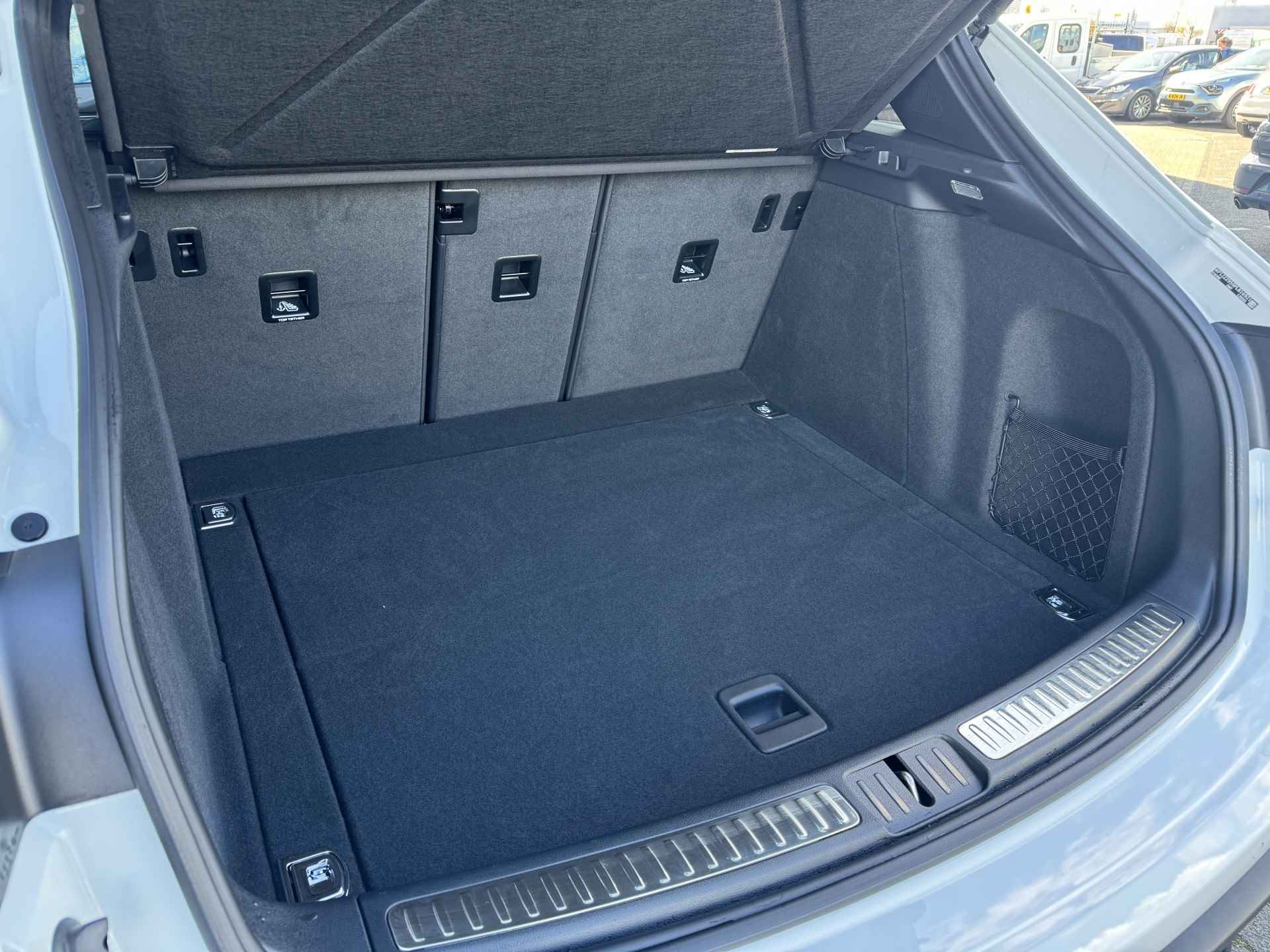 Porsche Macan 2.0 T | Schuif/kantel dak | Camera | PDC V/A | Stoelverwarming V/A | Leder | Elektr. stoelen + Memory - 16/52