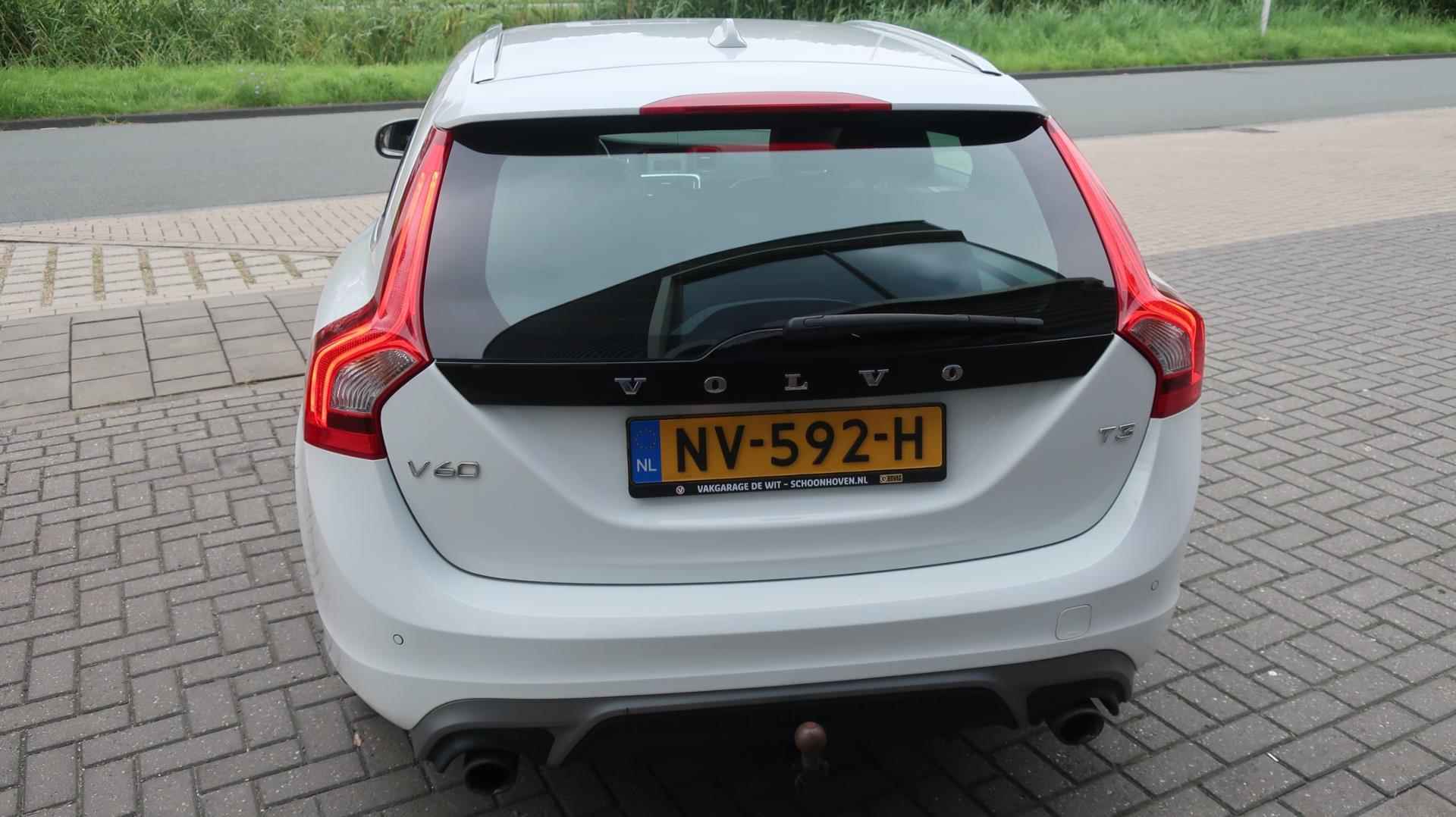 Volvo V60 2.0 T3 Nordic+ - 3/28