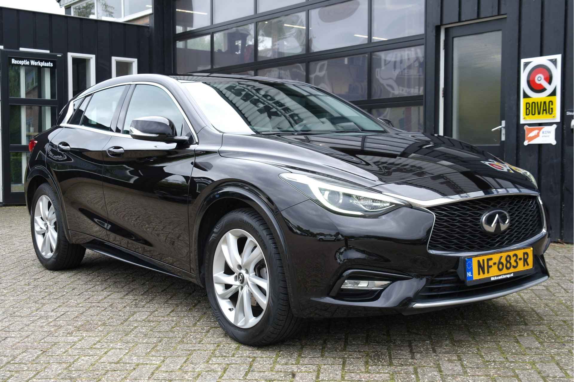 Infiniti Q30 1.6T 157PK Business Executive Automaat | NL-Auto | Cruise | Navi | Clima - 1/33