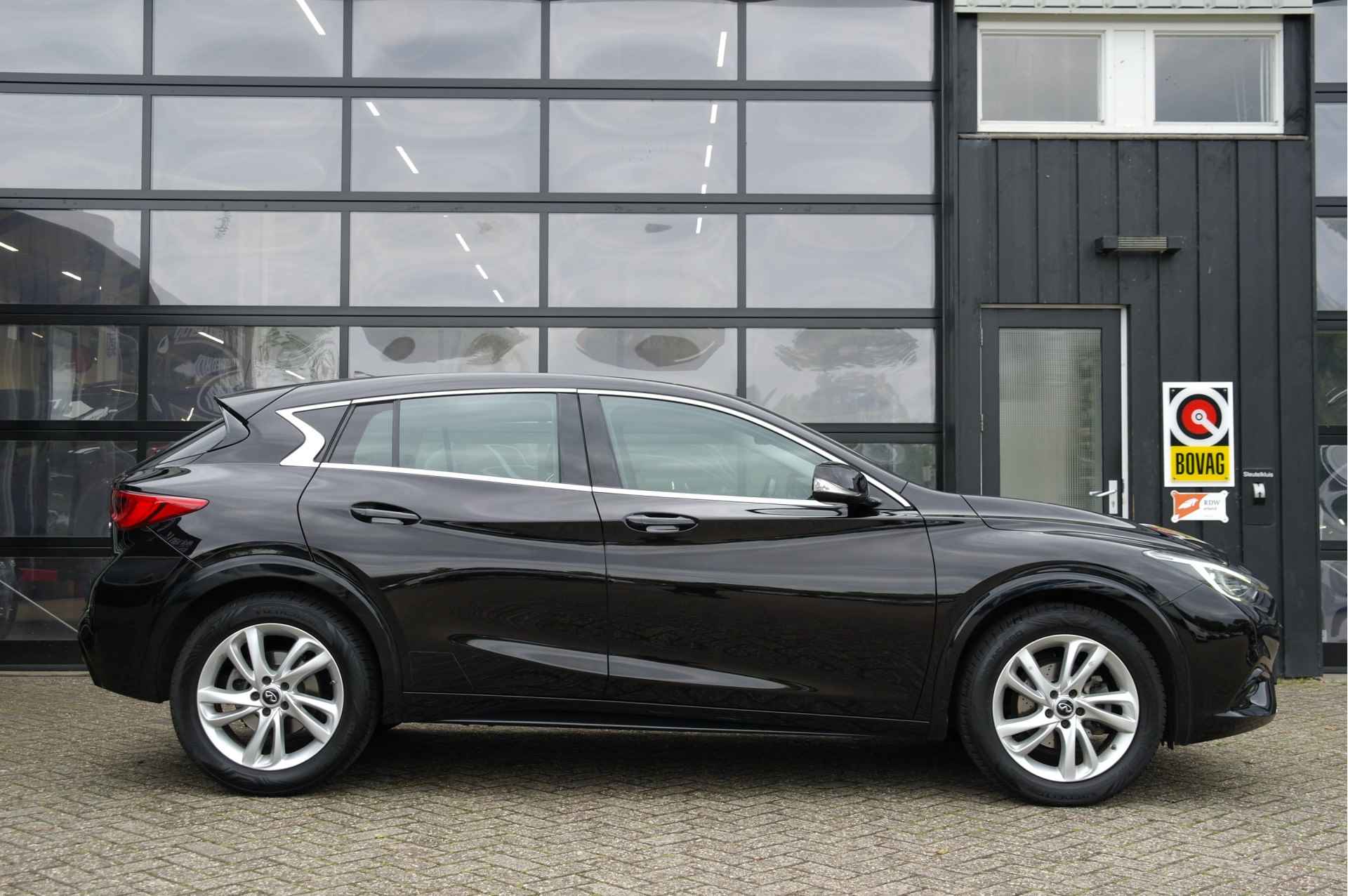 Infiniti Q30 1.6T 157PK Business Executive Automaat | NL-Auto | Cruise | Navi | Clima - 2/33