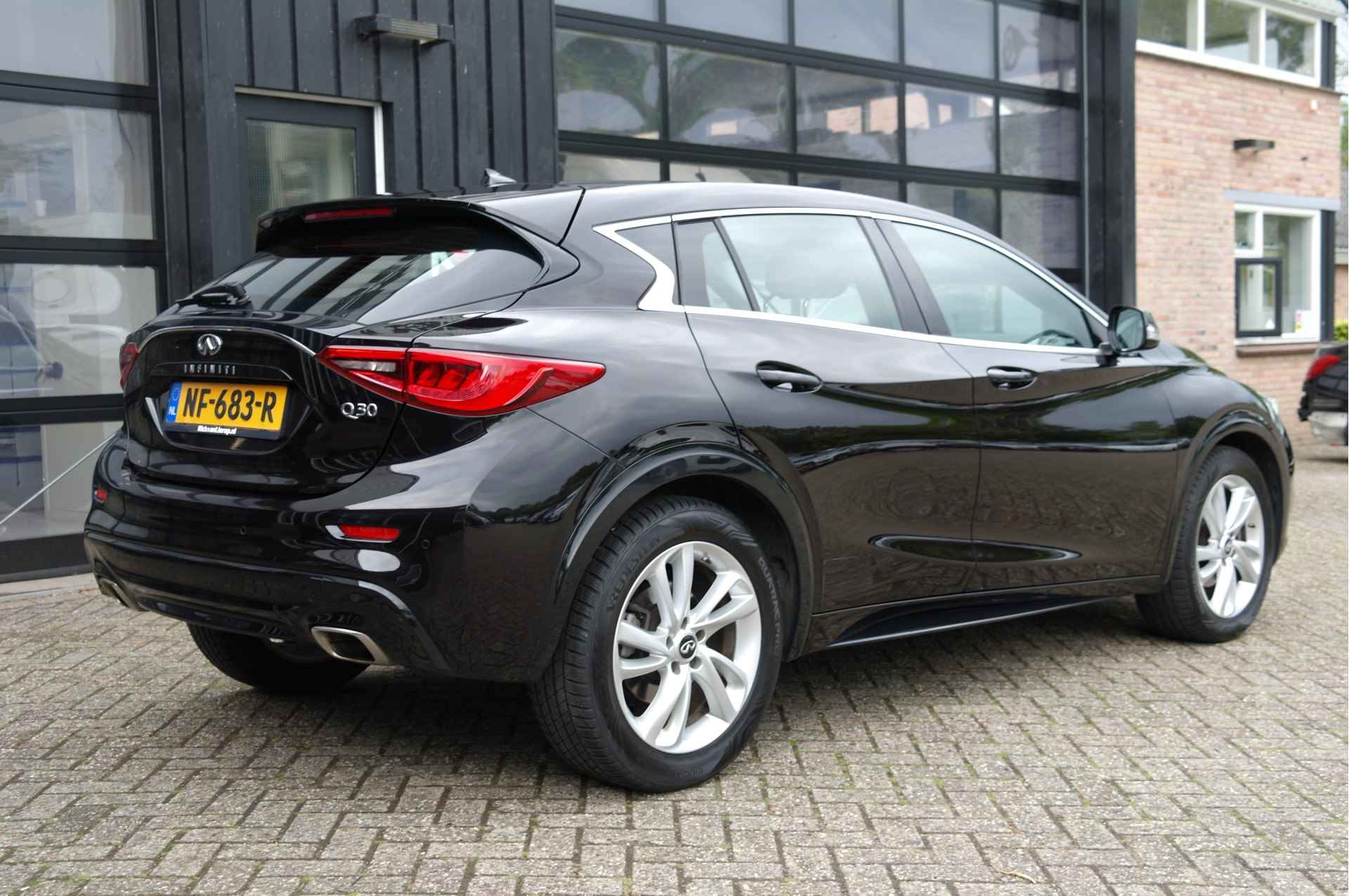 Infiniti Q30 1.6T 157PK Business Executive Automaat | NL-Auto | Cruise | Navi | Clima - 3/33