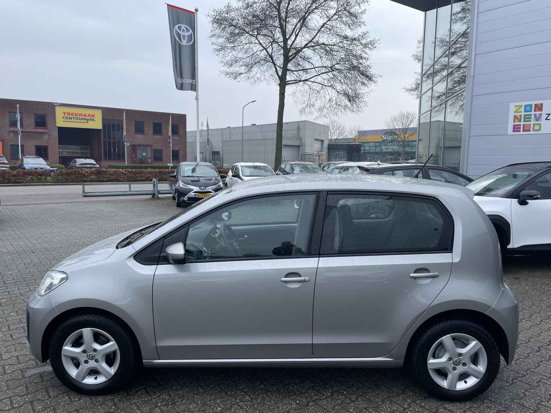 Volkswagen Up! 1.0 BMT move up! - 2/29