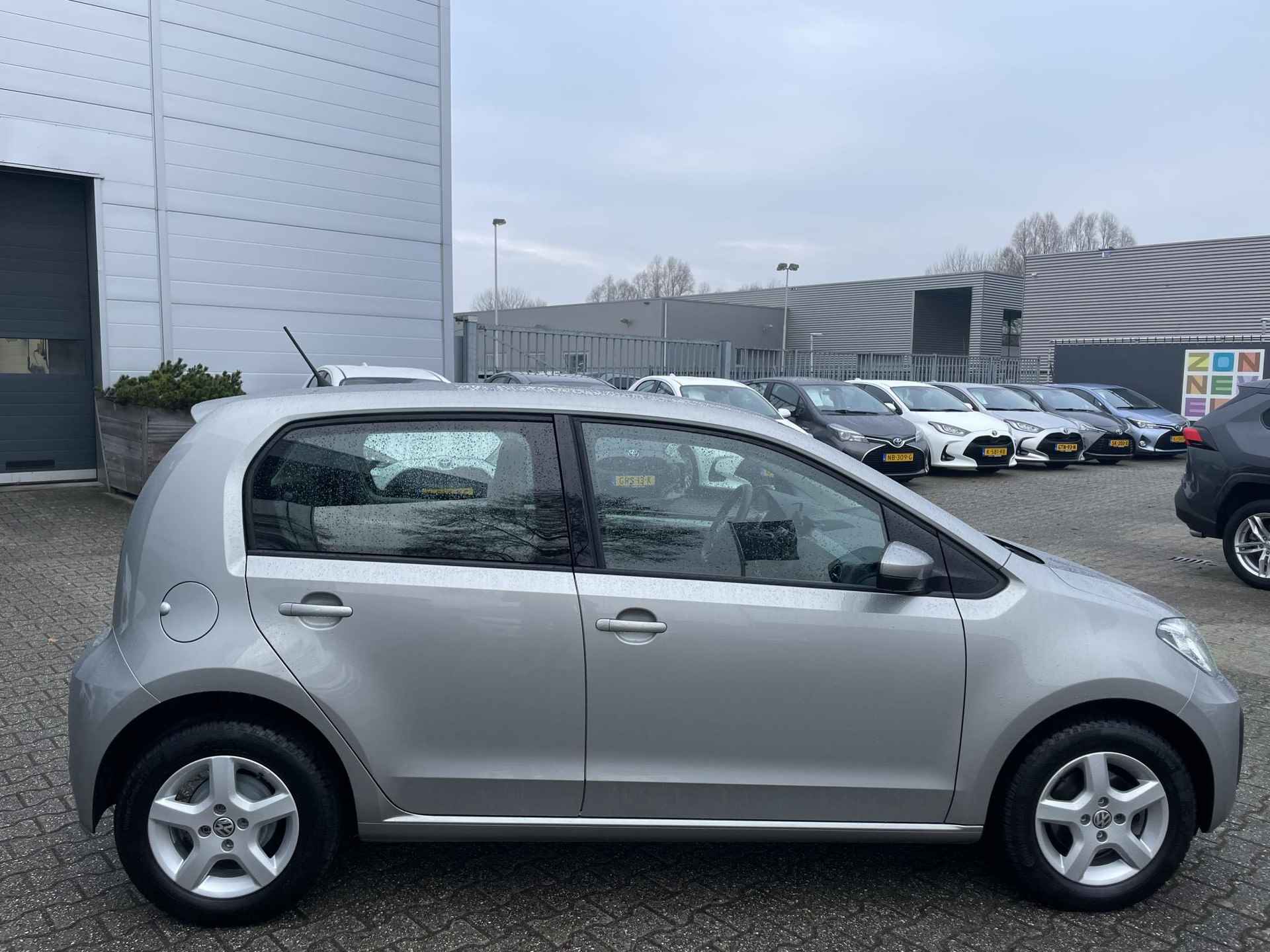 Volkswagen Up! 1.0 BMT move up! - 4/29