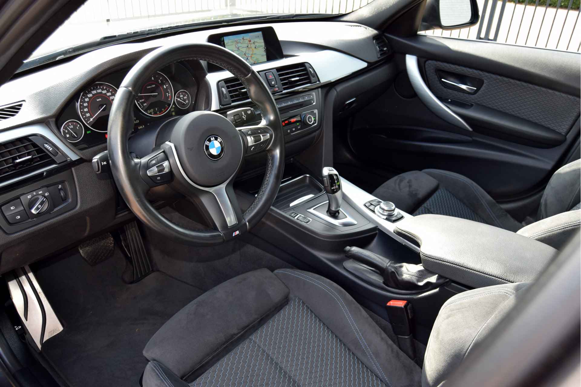 BMW 3-serie 320i High Executive M-Sport Automaat - 12/40