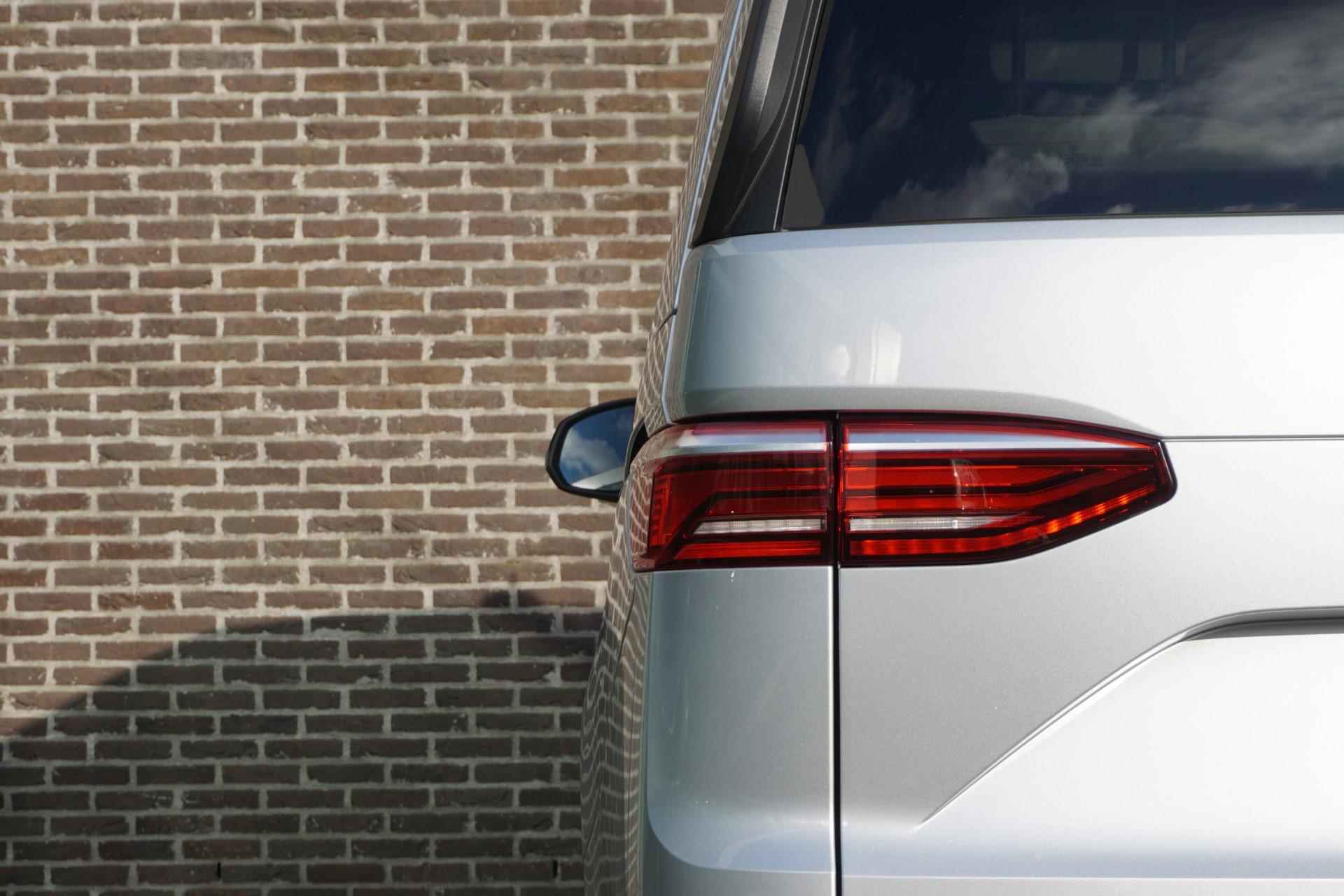 Volkswagen Multivan 1.4 eHybrid L2H1 Life 218pk DSG | 7-zits | Climatronic | Elektrische schuifdeuren | Trekhaak - 39/56