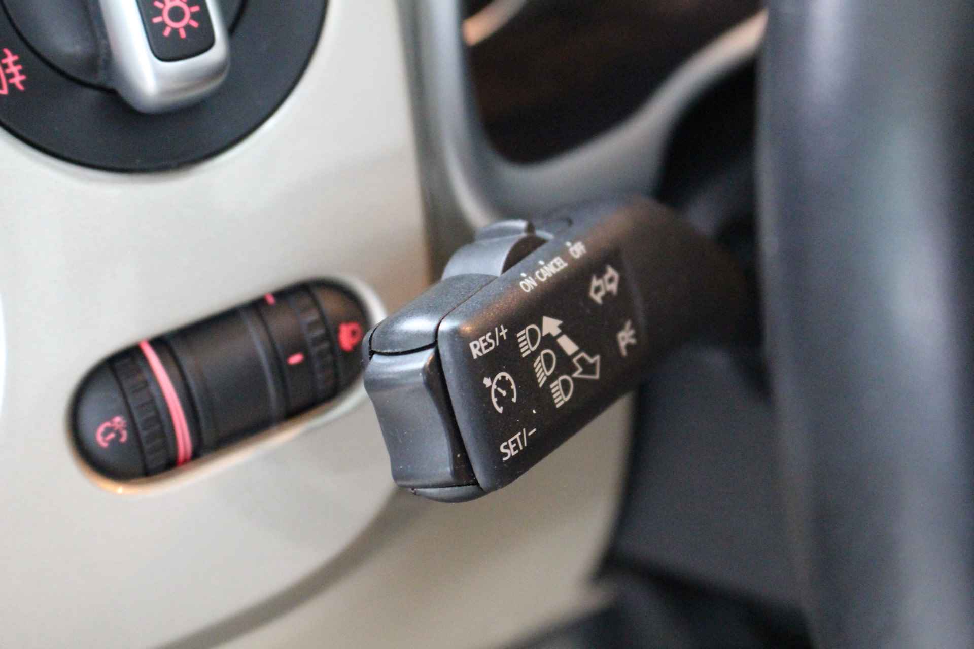 Volkswagen Beetle Cabriolet 1.2 TSI DSG BlueMotion Navigatie | Stoelverwarming | Cruise Control | - 14/25