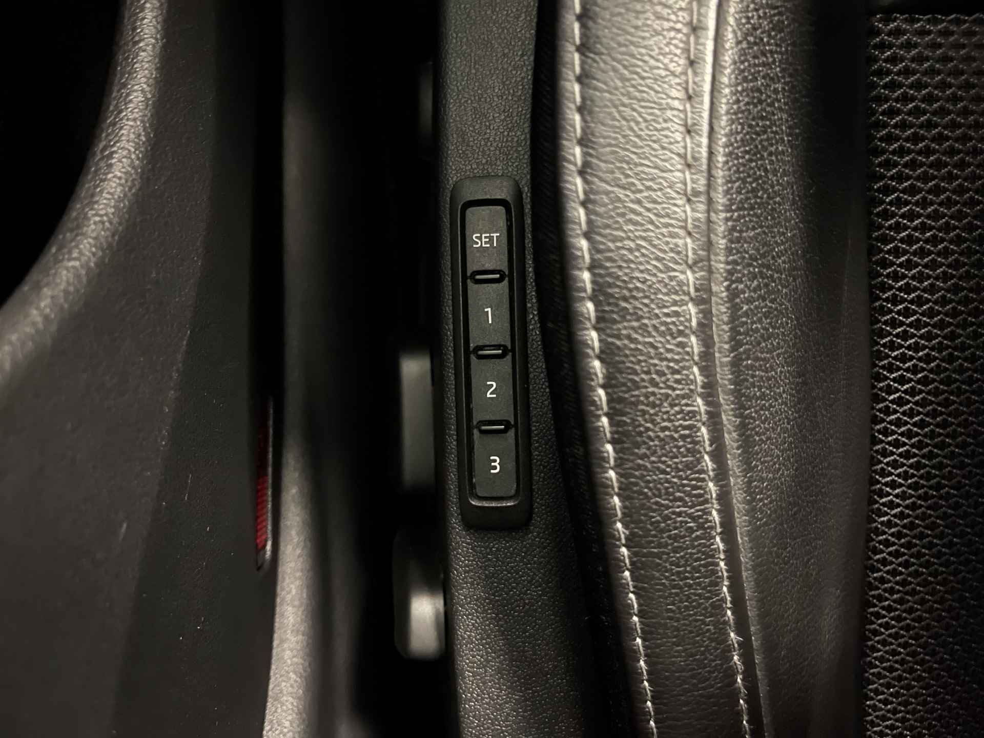 Škoda Octavia Combi 1.4 TSI iV Camera/Memorystoel/HeadUpDisplay - 25/49