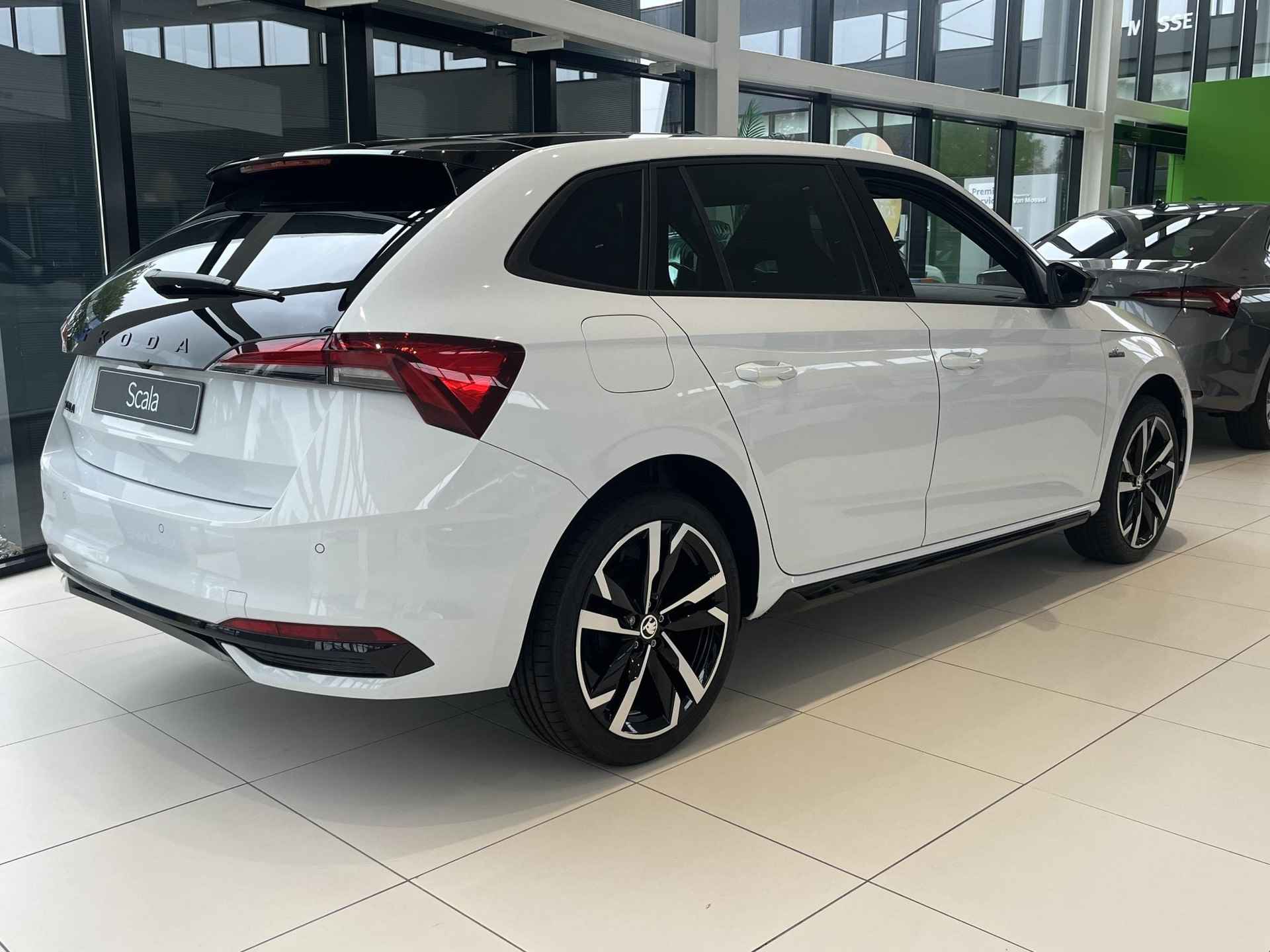 Skoda Scala 1.0 TSI Monte Carlo 115 PK | Automaat | Matrix LED Koplampen | Navigatie | Climate Control | Achteruitrijcamera | Panorama dak | Lederen bekleding | Keyless-Entry | Adaptive Cruise Control | Privacy Glass | Apple Carplay/Android Auto | Parkeersensoren | Stoelverwarming | Lichtmetalen velgen | € 1.500,- inruilpremie! | Direct leverbaar! | - 4/17