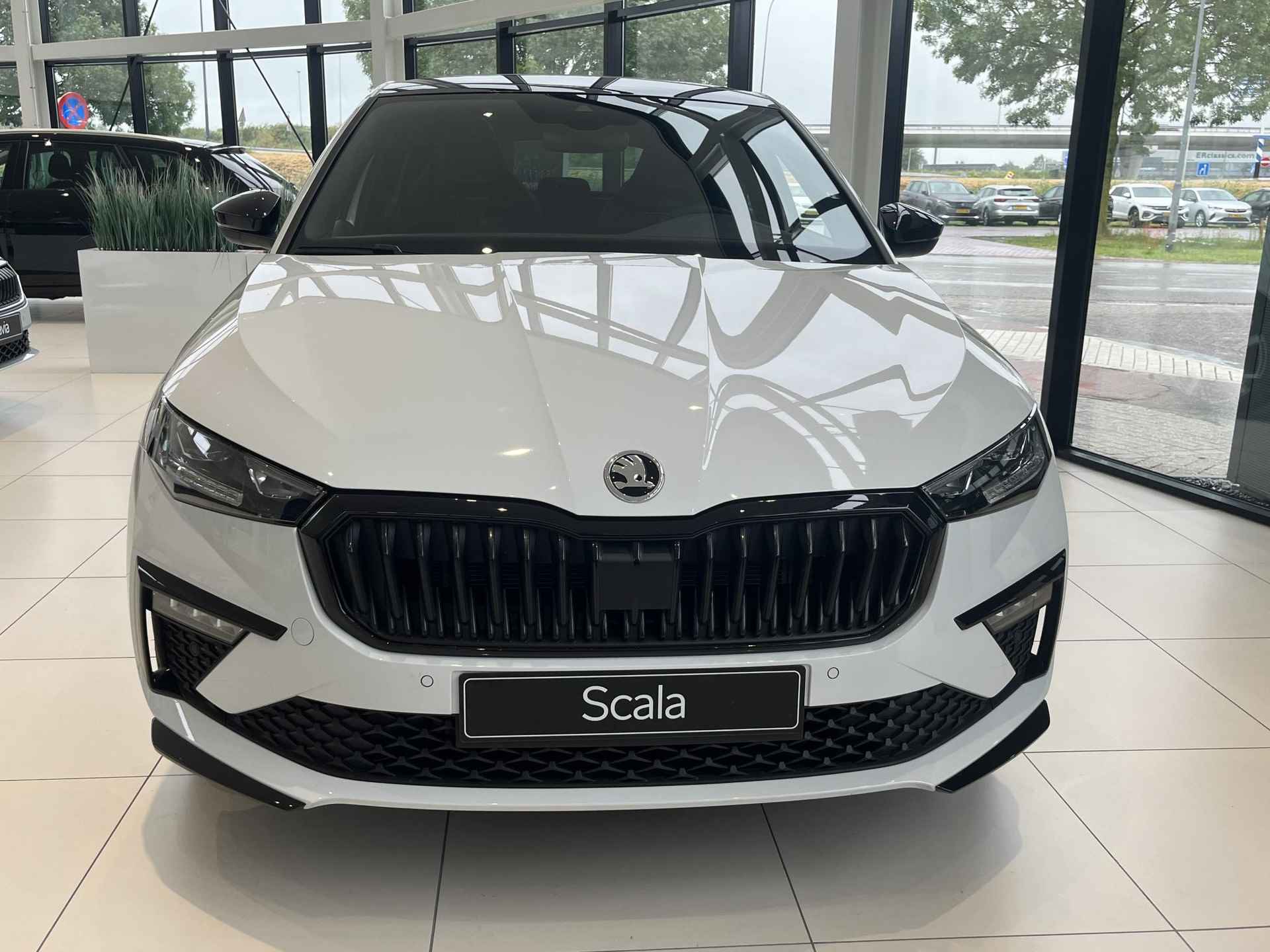 Skoda Scala 1.0 TSI Monte Carlo 115 PK | Automaat | Matrix LED Koplampen | Navigatie | Climate Control | Achteruitrijcamera | Panorama dak | Lederen bekleding | Keyless-Entry | Adaptive Cruise Control | Privacy Glass | Apple Carplay/Android Auto | Parkeersensoren | Stoelverwarming | Lichtmetalen velgen | € 1.500,- inruilpremie! | Direct leverbaar! | - 6/17