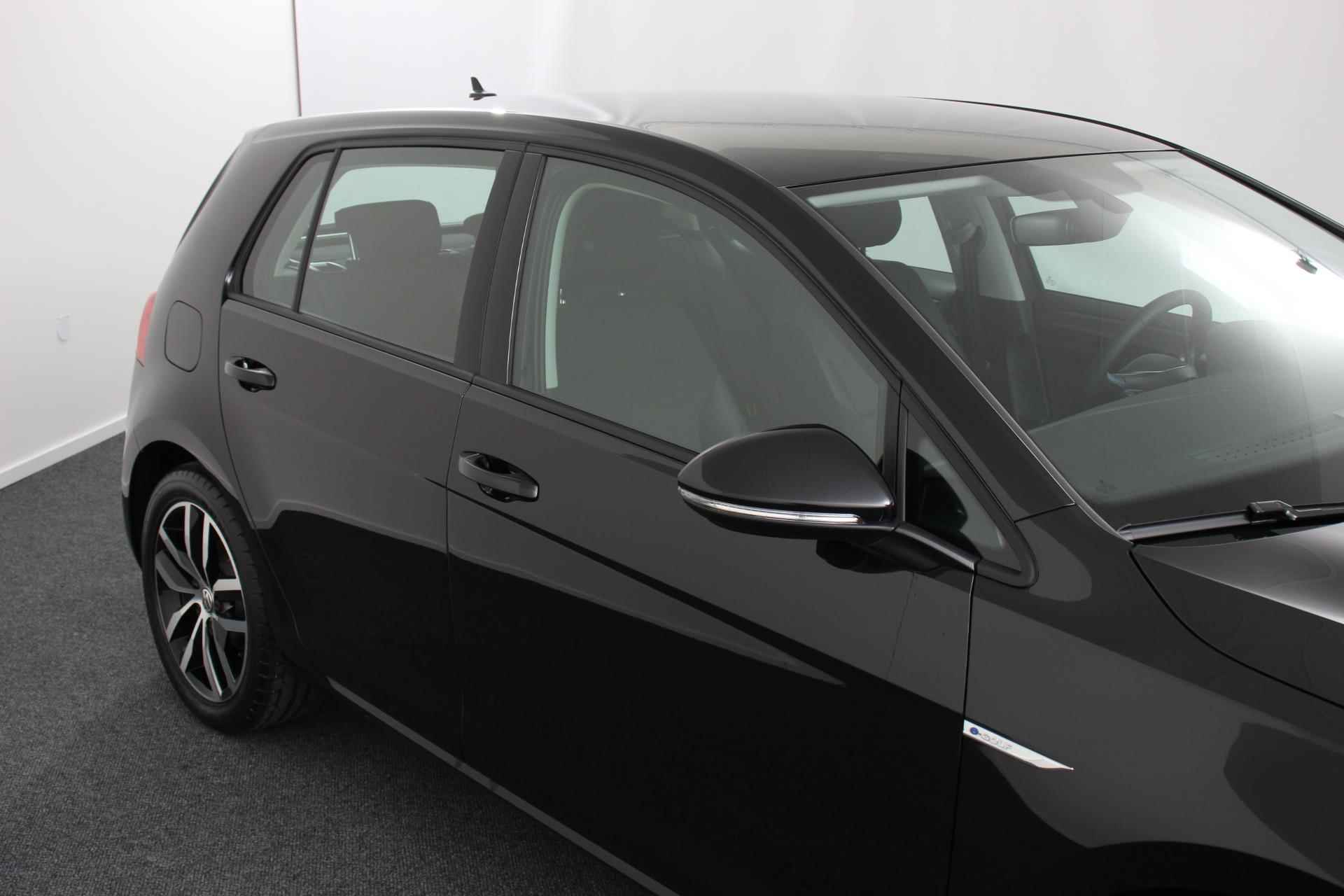 Volkswagen e-Golf e-Golf | € 2000,- subsidie mogelijk particulier! | Navigatie | Climate Control | Virtuele Cockpit | Full Led | Camera | Cruise control adaptief | Parkeer sensoren | Lichtmetalen Velgen | - 26/30