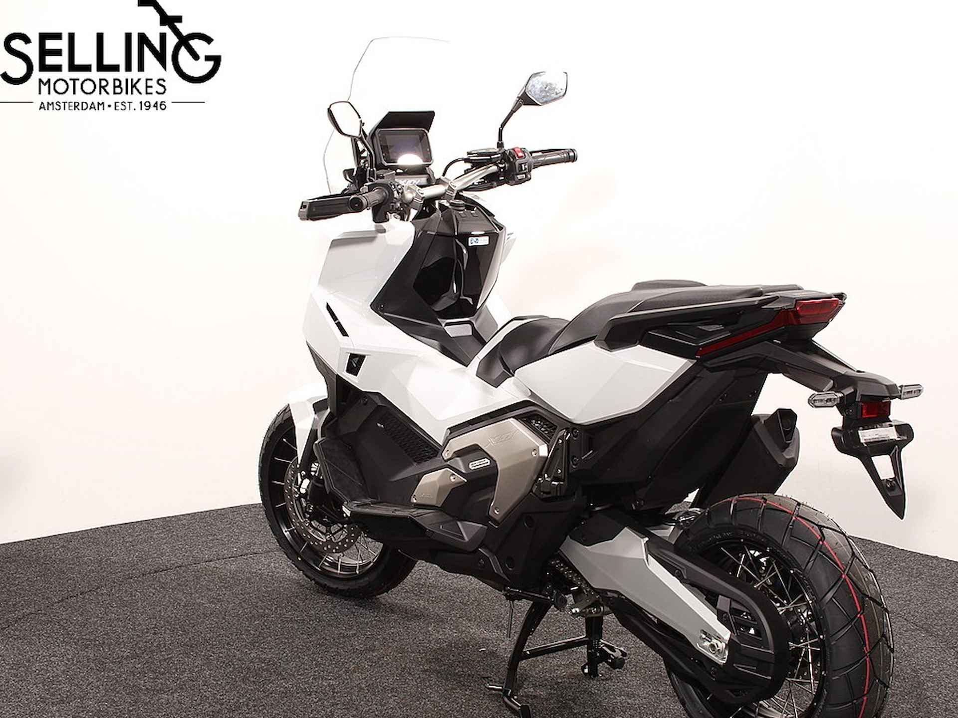 Honda X-ADV 750 Pearl Glare White - 3/6