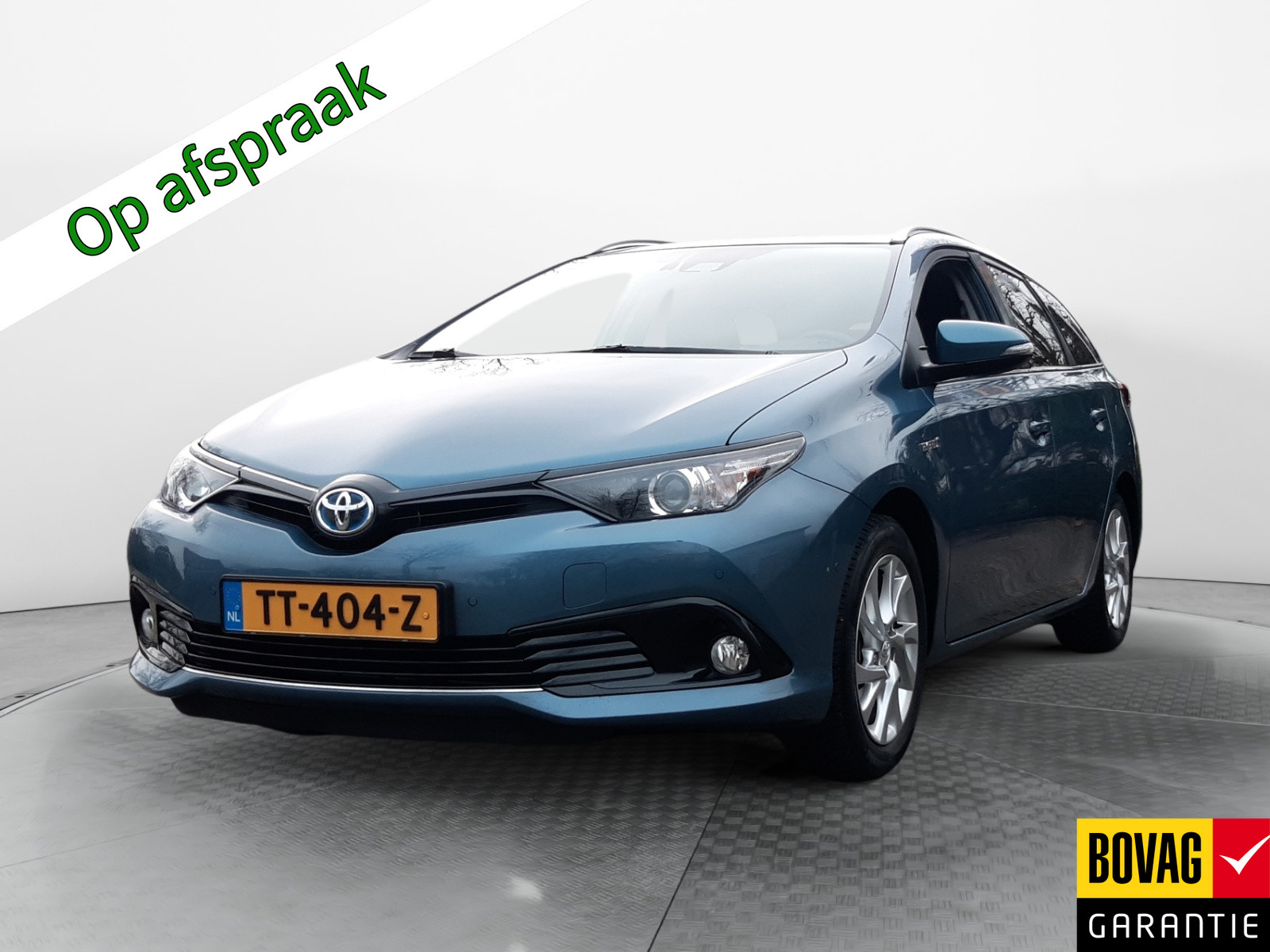 Toyota Auris Touring Sports 1.8 Hybrid Dynamic Ultimate 1e-Eig. Keurig-Onderh. BOVAG-Garantie. NL-AUTO.  Achteruitrijcamera, navigatie, Parkeer-Sensoren-V+A, Verwarmde-Voorstoelen, Keyless-Entry, Dab, Privacy-Glas