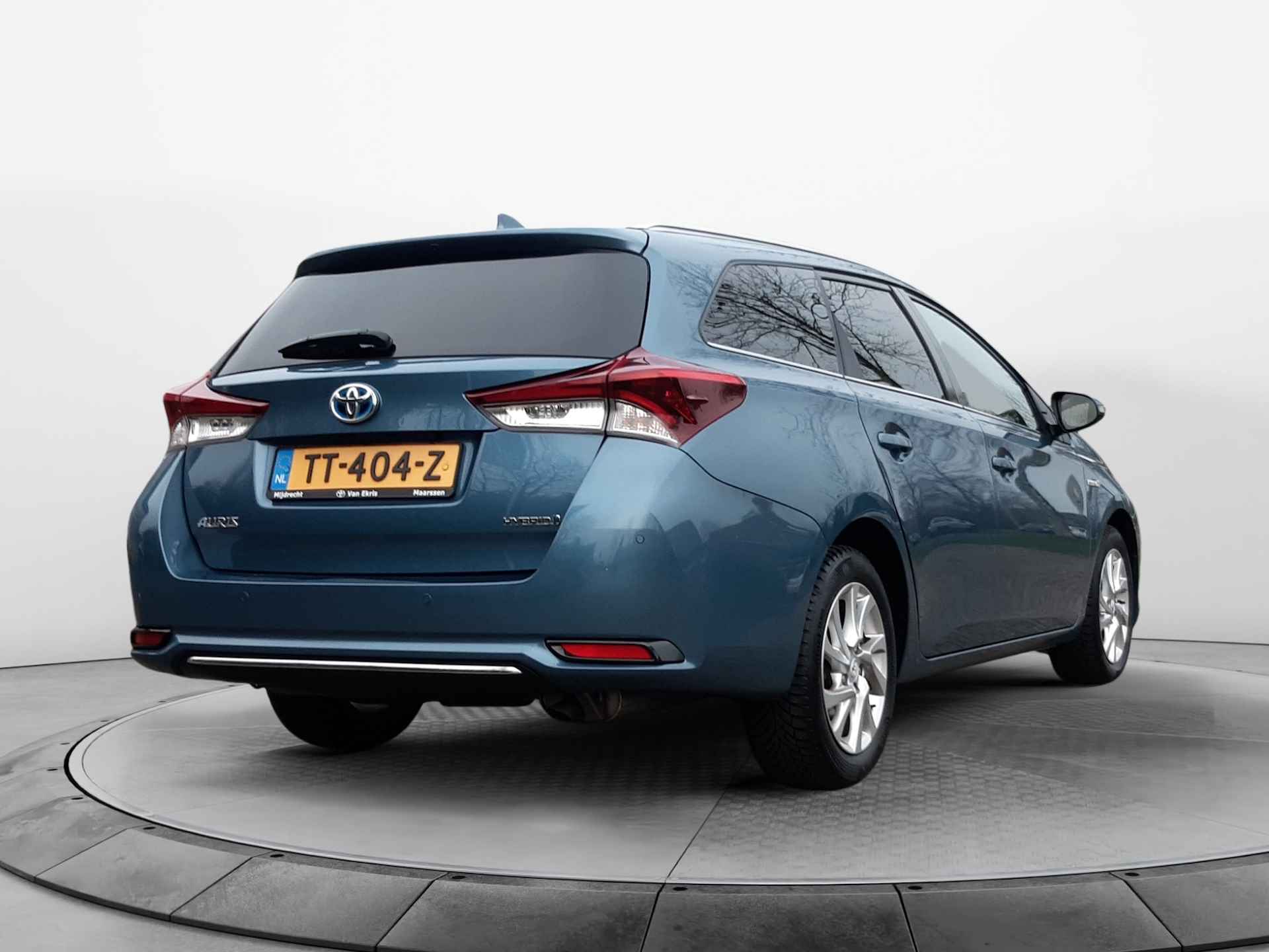 Toyota Auris Touring Sports 1.8 Hybrid Dynamic Ultimate 1e-Eig. Keurig-Onderh. BOVAG-Garantie. NL-AUTO.  Achteruitrijcamera, navigatie, Parkeer-Sensoren-V+A, Verwarmde-Voorstoelen, Keyless-Entry, Dab, Privacy-Glas - 4/35