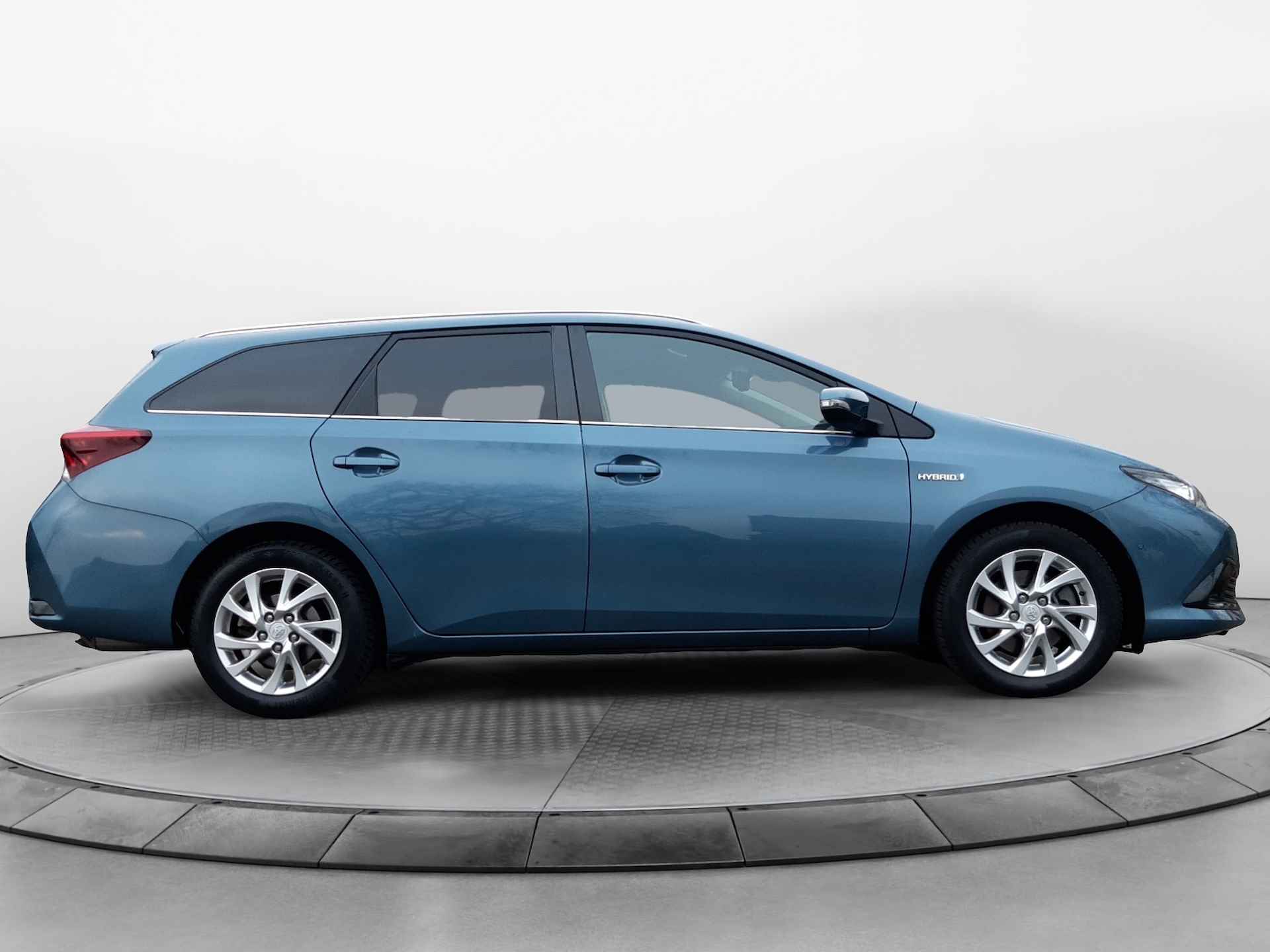 Toyota Auris Touring Sports 1.8 Hybrid Dynamic Ultimate 1e-Eig. Keurig-Onderh. BOVAG-Garantie. NL-AUTO.  Achteruitrijcamera, navigatie, Parkeer-Sensoren-V+A, Verwarmde-Voorstoelen, Keyless-Entry, Dab, Privacy-Glas - 5/35