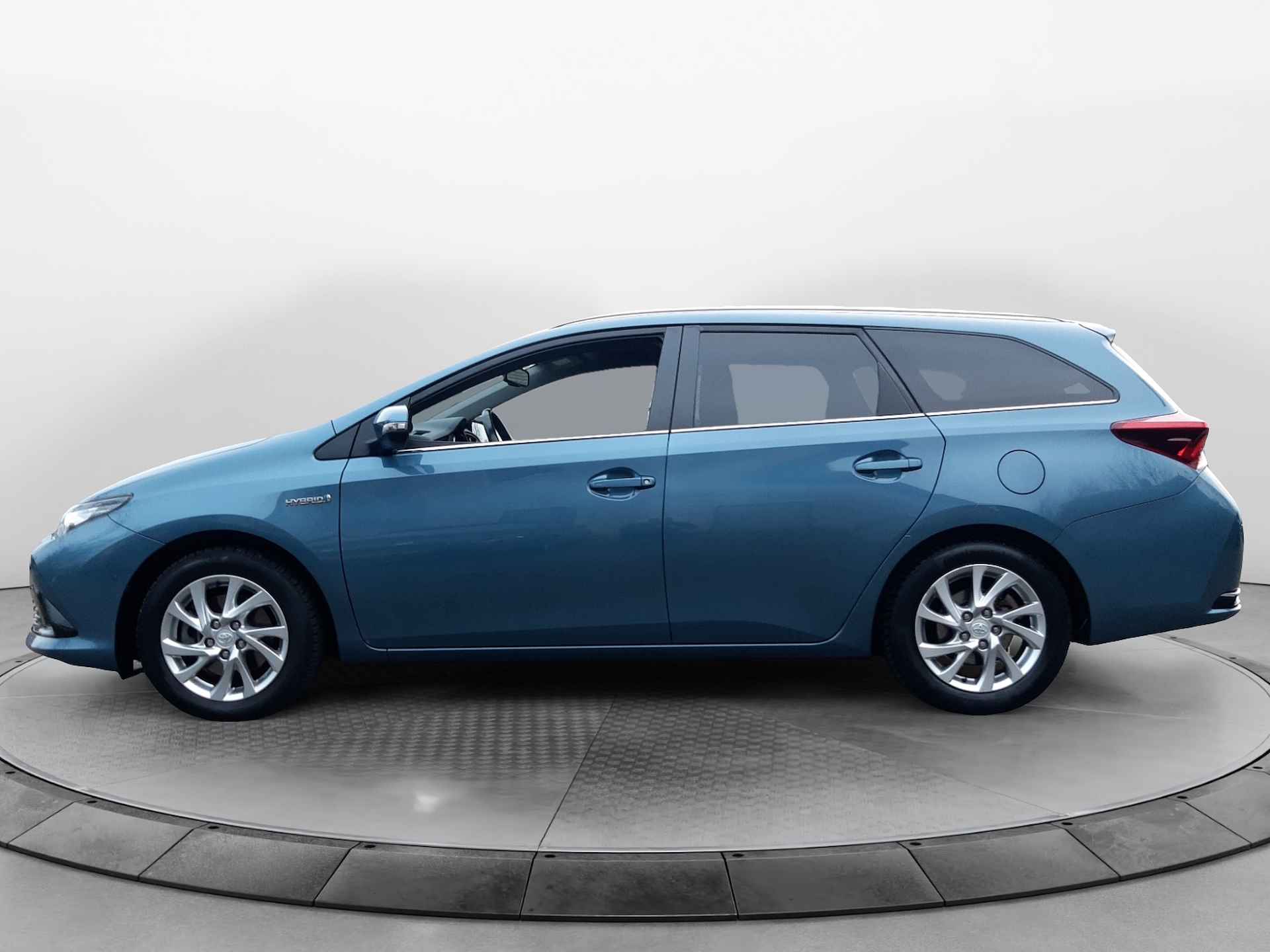 Toyota Auris Touring Sports 1.8 Hybrid Dynamic Ultimate 1e-Eig. Keurig-Onderh. BOVAG-Garantie. NL-AUTO.  Achteruitrijcamera, navigatie, Parkeer-Sensoren-V+A, Verwarmde-Voorstoelen, Keyless-Entry, Dab, Privacy-Glas - 12/35