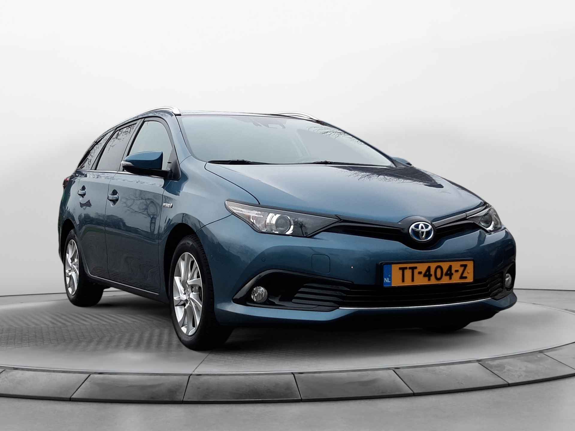 Toyota Auris Touring Sports 1.8 Hybrid Dynamic Ultimate 1e-Eig. Keurig-Onderh. BOVAG-Garantie. NL-AUTO.  Achteruitrijcamera, navigatie, Parkeer-Sensoren-V+A, Verwarmde-Voorstoelen, Keyless-Entry, Dab, Privacy-Glas - 15/35