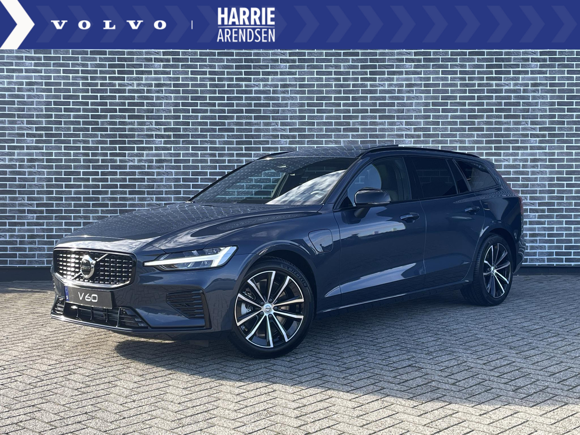 Volvo V60 2.0 T6 Recharge AWD Plus Dark | Extra getint glas| Schuifdak | Harman Kardon audio | Elektrische achterklep | Stoel en stuurverwarming | Adaptieve Cruise control