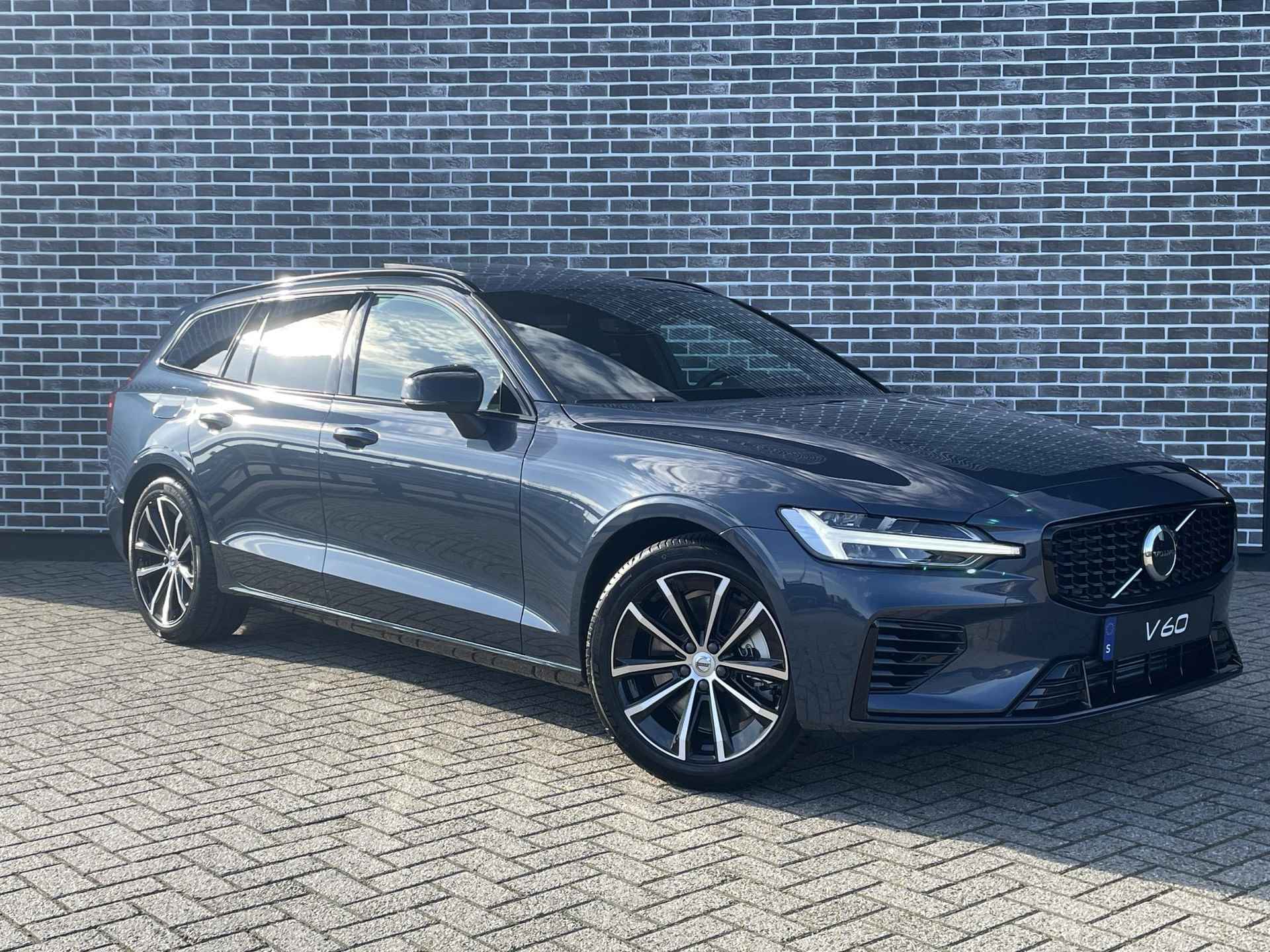 Volvo V60 2.0 T6 Recharge AWD Plus Dark | Extra getint glas| Schuifdak | Harman Kardon audio | Elektrische achterklep | Stoel en stuurverwarming | Adaptieve Cruise control - 8/18