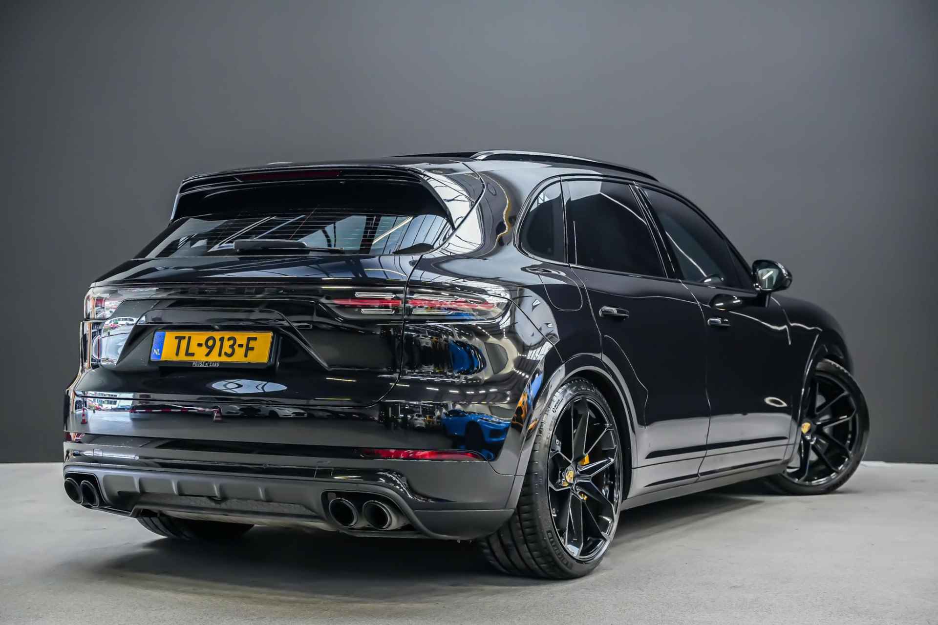 Porsche Cayenne 4.0 550pk Turbo |Approved garantie|Nederlandse auto|23 inch|luchtvering|panoramadak|Bose|matrix-LED|Apple Carplay & Android Auto|meesturende achteras|18-voudige stoelen| - 2/52