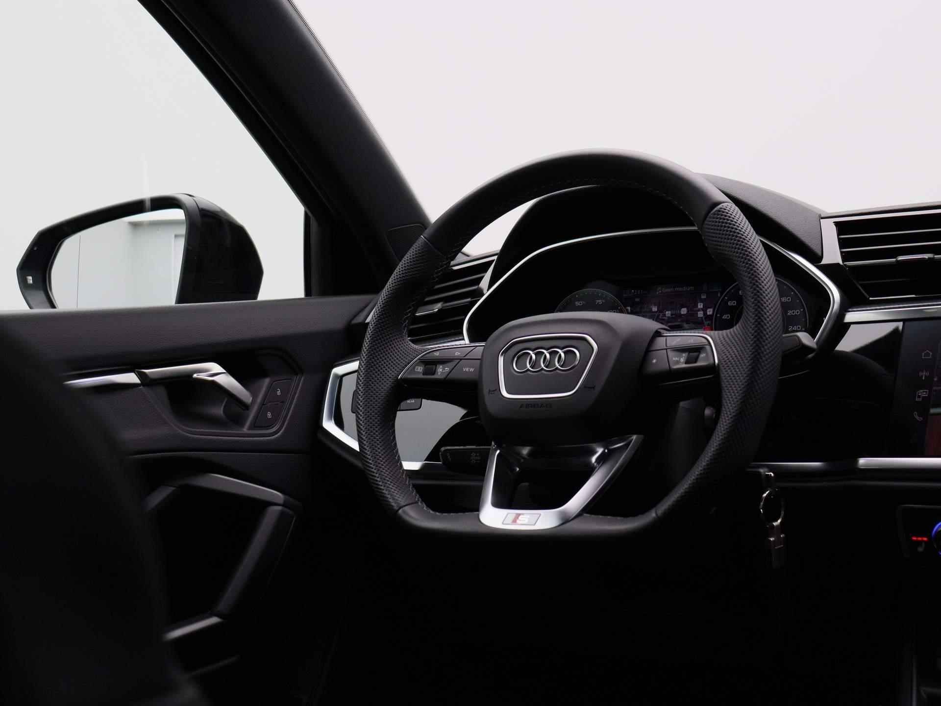 Audi Q3 45 TFSI e S edition 245 PK | Automaat | S-line | Navigatie Plus | Virtual Cockpit Plus | Audi Sound System | Optiekpakket Zwart | Achteruitrijcamera | Parkeersensoren | Cruise Control | Stoelverwarming | Lichtmetalen velgen | LED | - 11/52