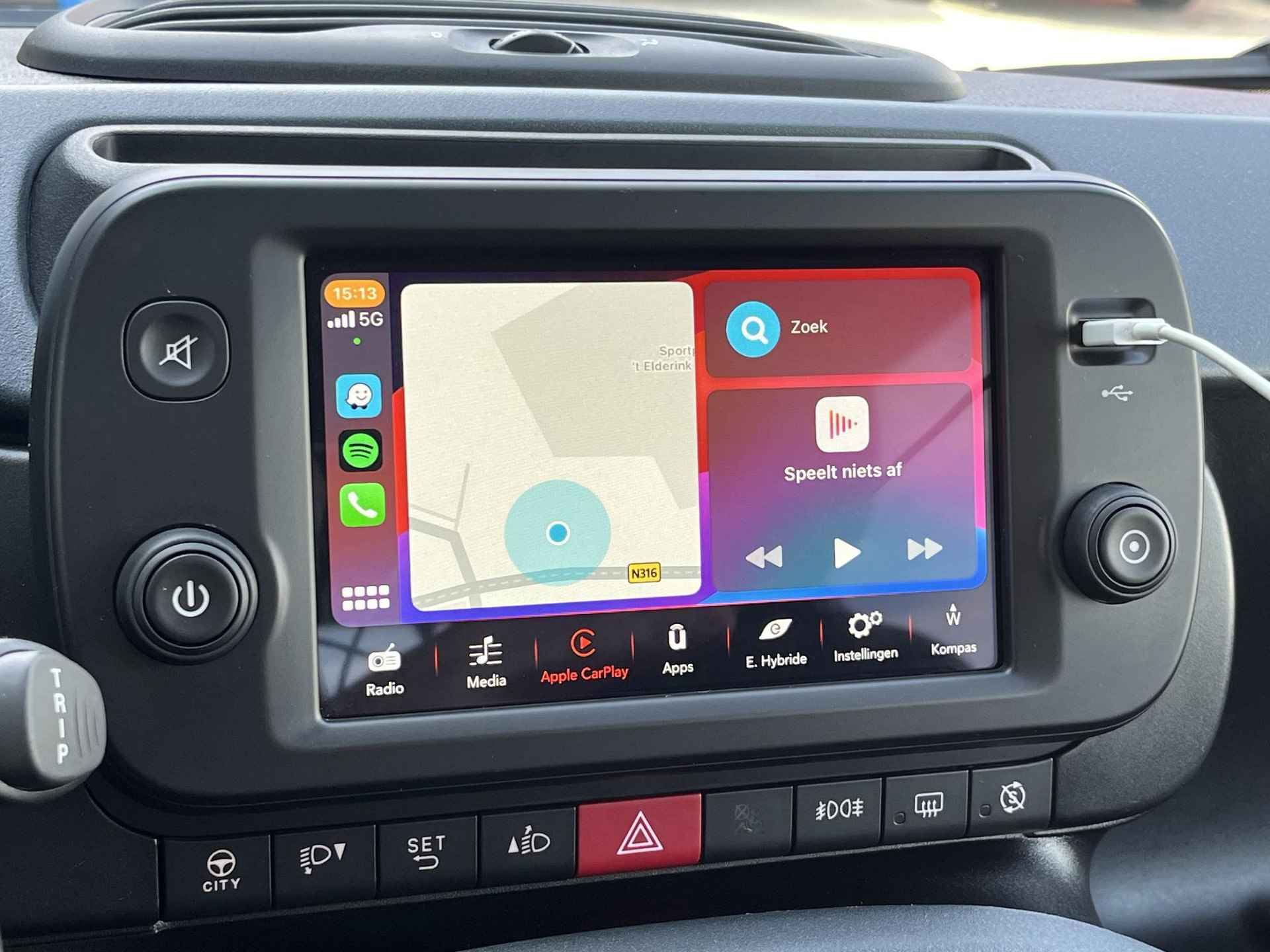 Fiat Panda 1.0 Hybrid Cross / Navigatie D.M.V. Apple carplay & Android auto / Climate control / Parkeersensoren achter / Elektrische ramen voor / - 4/47