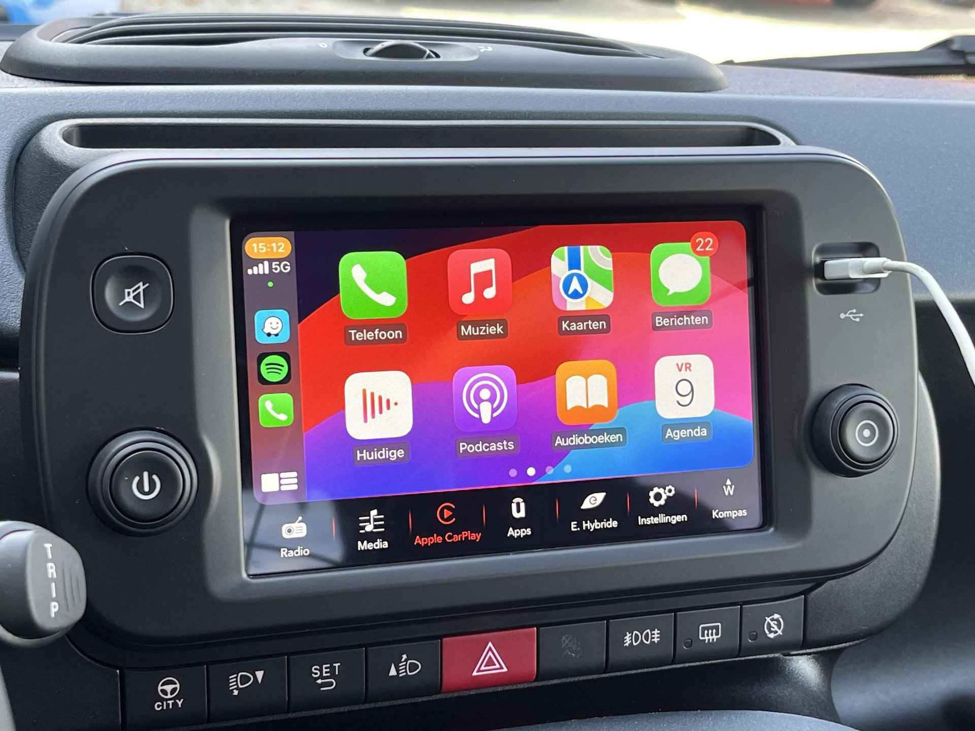 Fiat Panda 1.0 Hybrid Cross / Navigatie D.M.V. Apple carplay & Android auto / Climate control / Parkeersensoren achter / Elektrische ramen voor / - 11/47