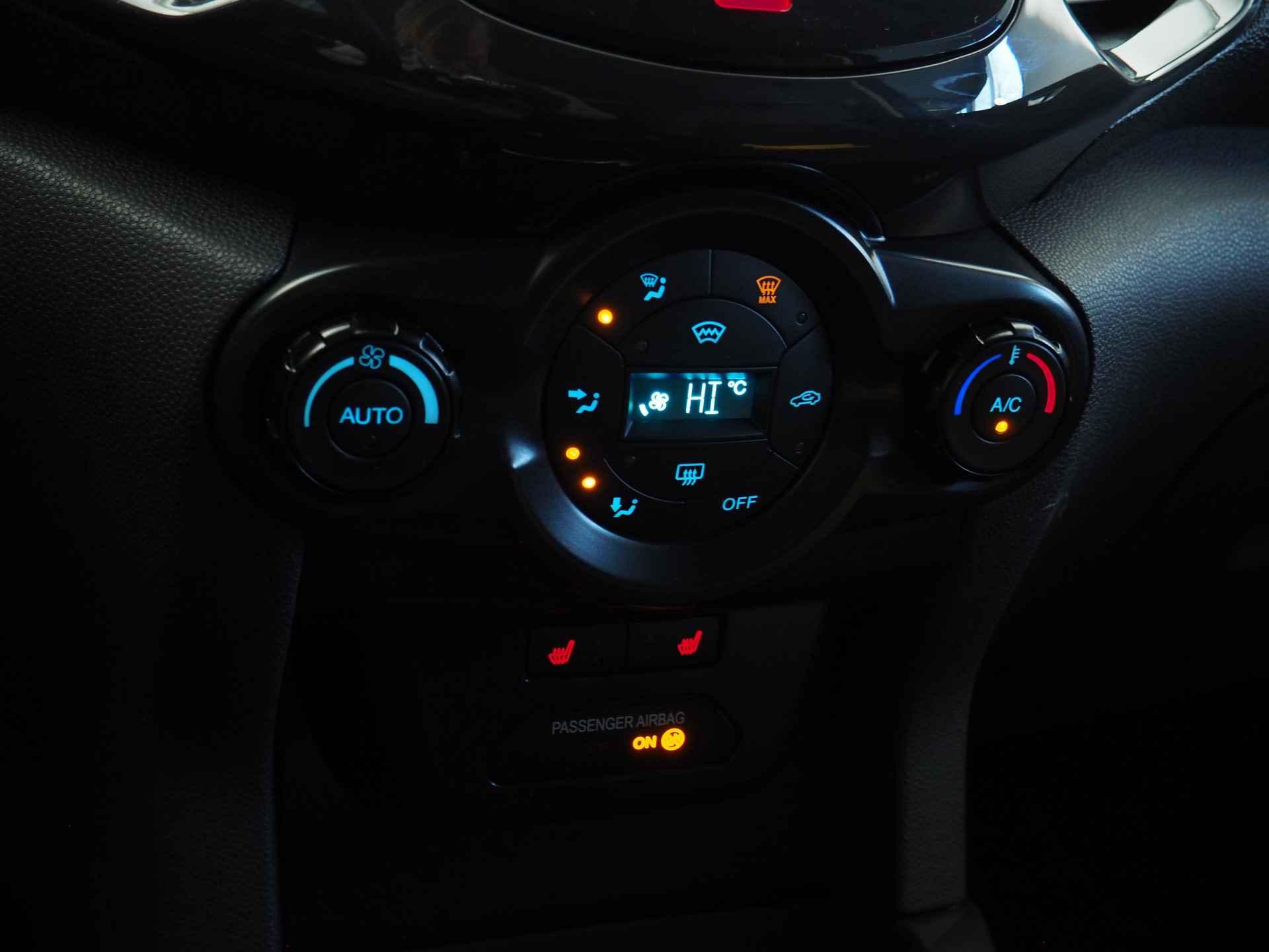 Ford EcoSport 1.0 EcoBoost Titanium S | Navigatie | Stoelverwarming | Cruise Control | Bluetooth | Airco | Parkeersensoren achter | - 18/21