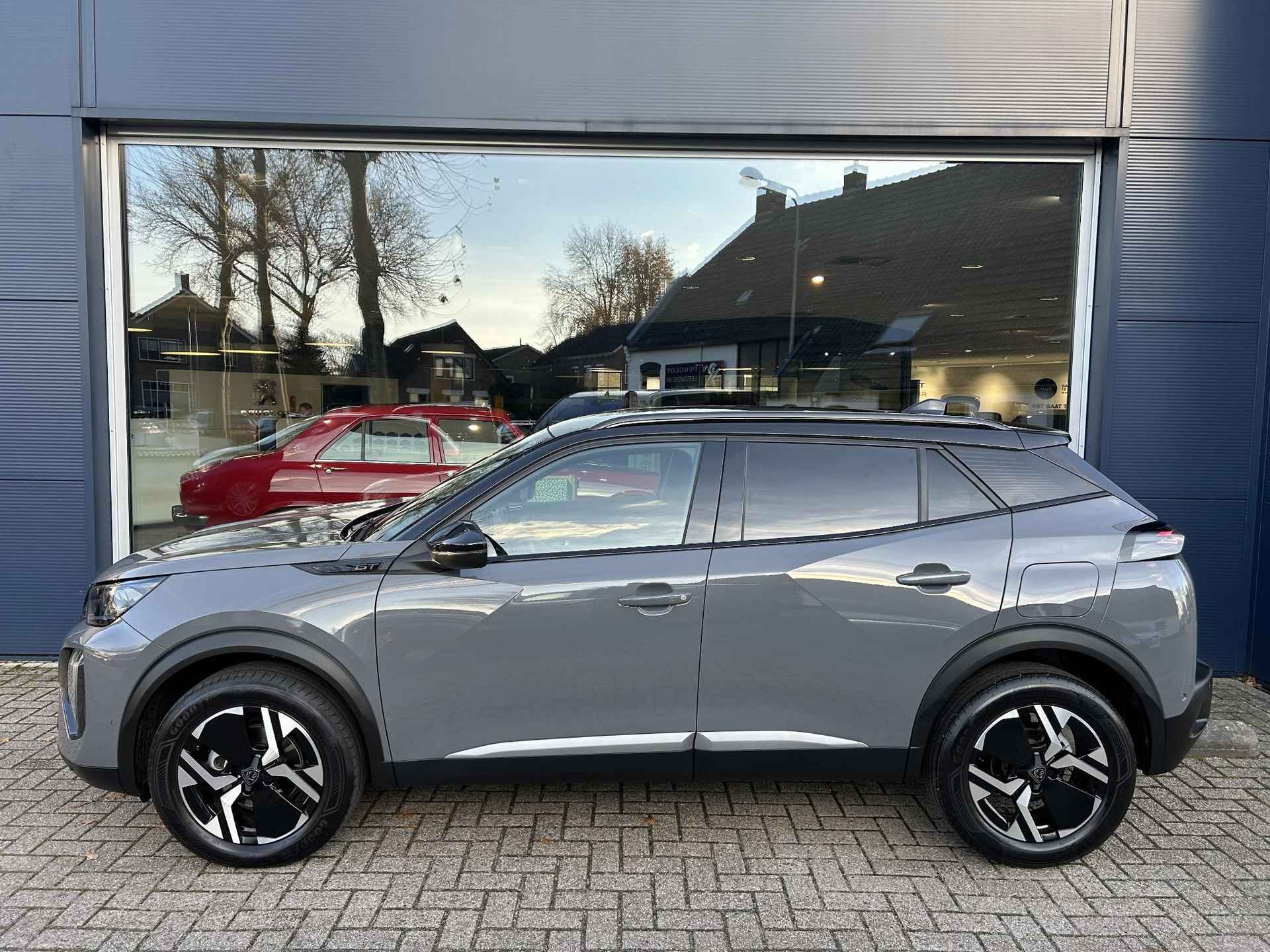 Peugeot 2008 1.2 Turbo 130 PK GT | € 10.000 Demo Korting! | Automaat | Alcantara Bekleding | Stoelverwarming & Massage | Navigatie | 360 Graden Camera | Keyless Entry | Full LED Verlichting | Zwart Dak - 42/60