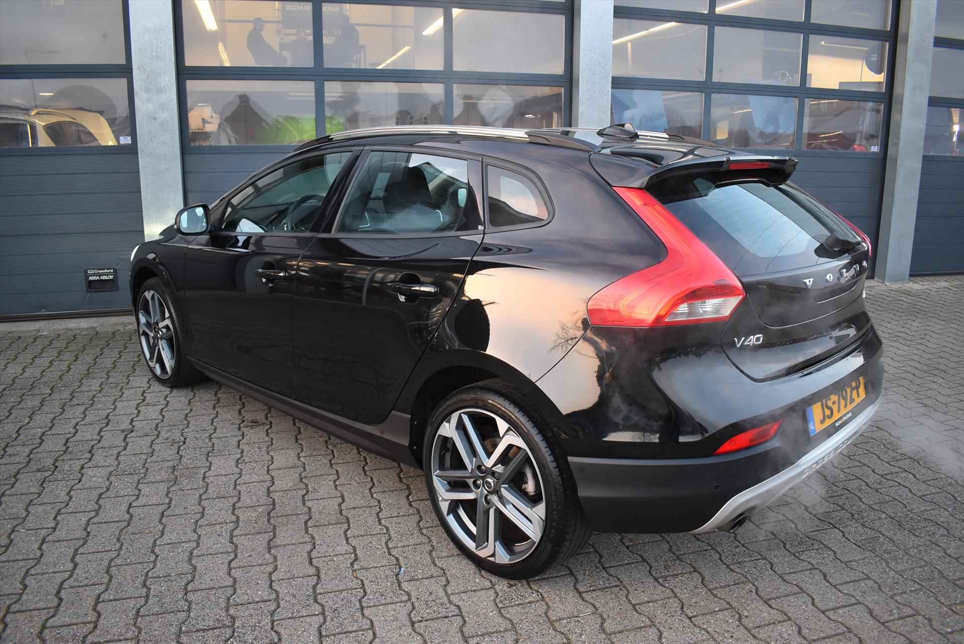 VOLVO V40 Cross Country 1.5 T3 152pk Geartronic Nordic+ - 3/36