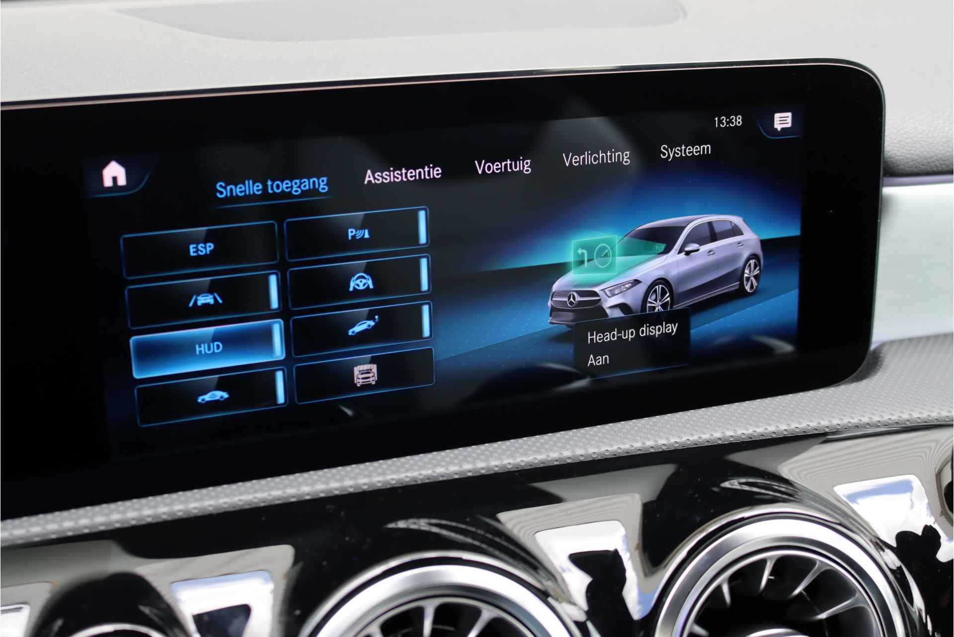 Mercedes-Benz A-Klasse 250 e AMG Line Aut8, Distronic+, Memorypakket, Stoelverwarming-/ventilatie, Head-up Display, Keyless Go, Camera, Widescreen, Multibeam LED, Etc. - 15/39