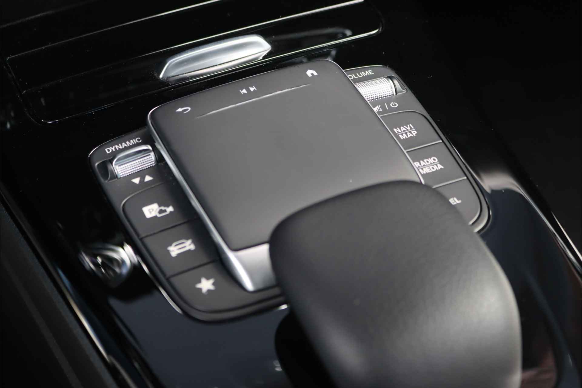 Mercedes-Benz A-Klasse 250 e AMG Line Aut8, Distronic+, Memorypakket, Stoelverwarming-/ventilatie, Head-up Display, Keyless Go, Camera, Widescreen, Multibeam LED, Etc. - 28/39