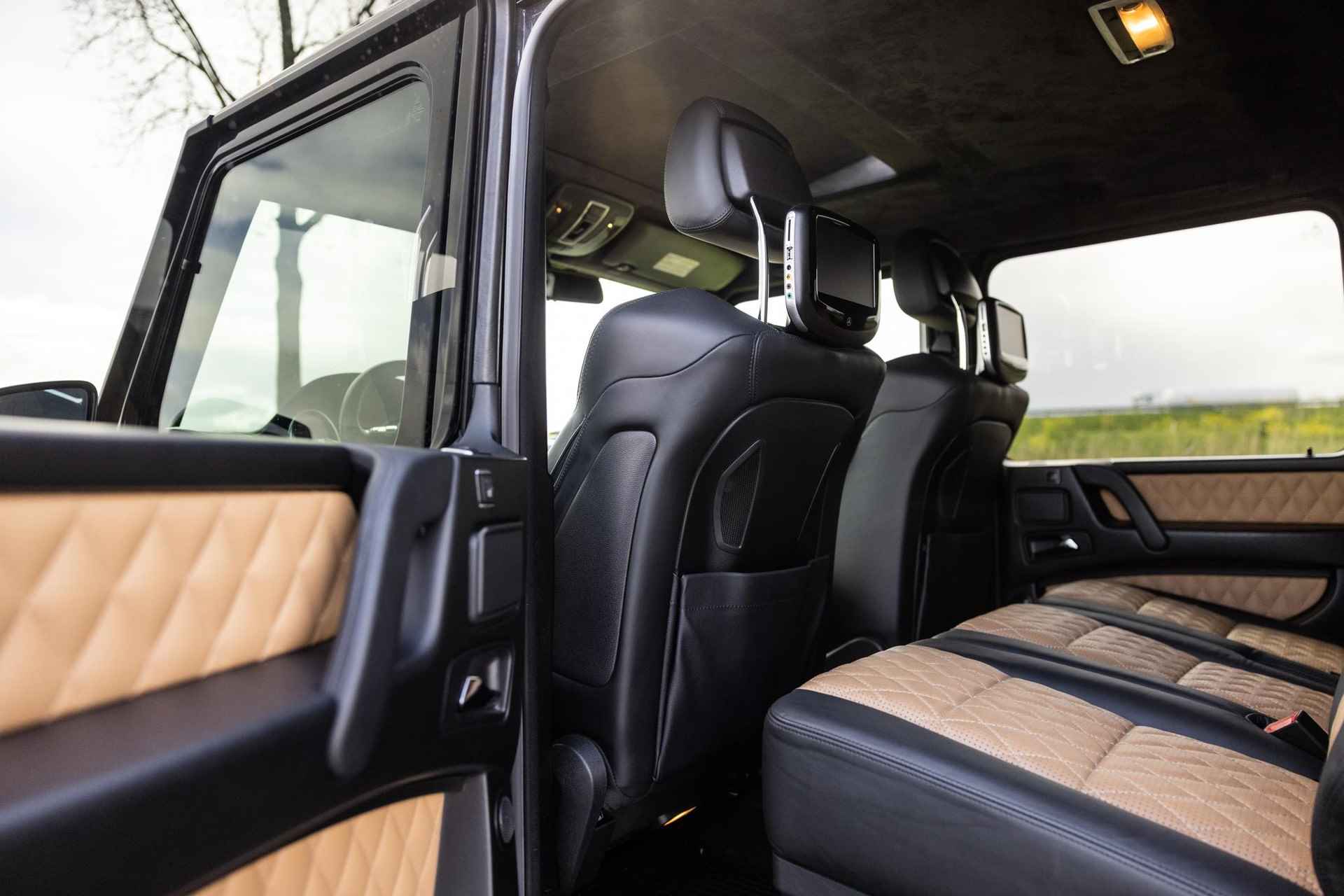 Mercedes-Benz G-klasse AMG 65 | V12 | UNIEK! | Designo | Adaptieve cruise control | Panoramadak | Stoelverwarming en verkoeling | Nieuwprijs €407.000,- | - 19/74