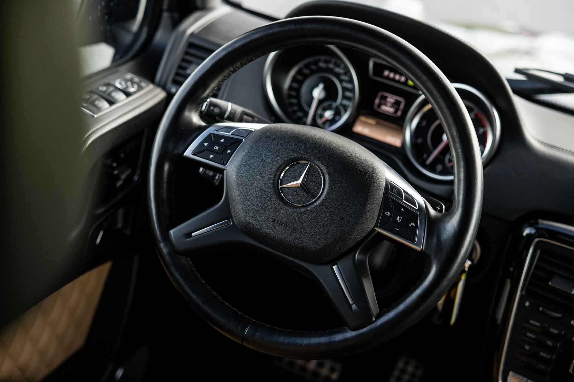 Mercedes-Benz G-klasse AMG 65 | V12 | UNIEK! | Designo | Adaptieve cruise control | Panoramadak | Stoelverwarming en verkoeling | Nieuwprijs €407.000,- | - 24/74
