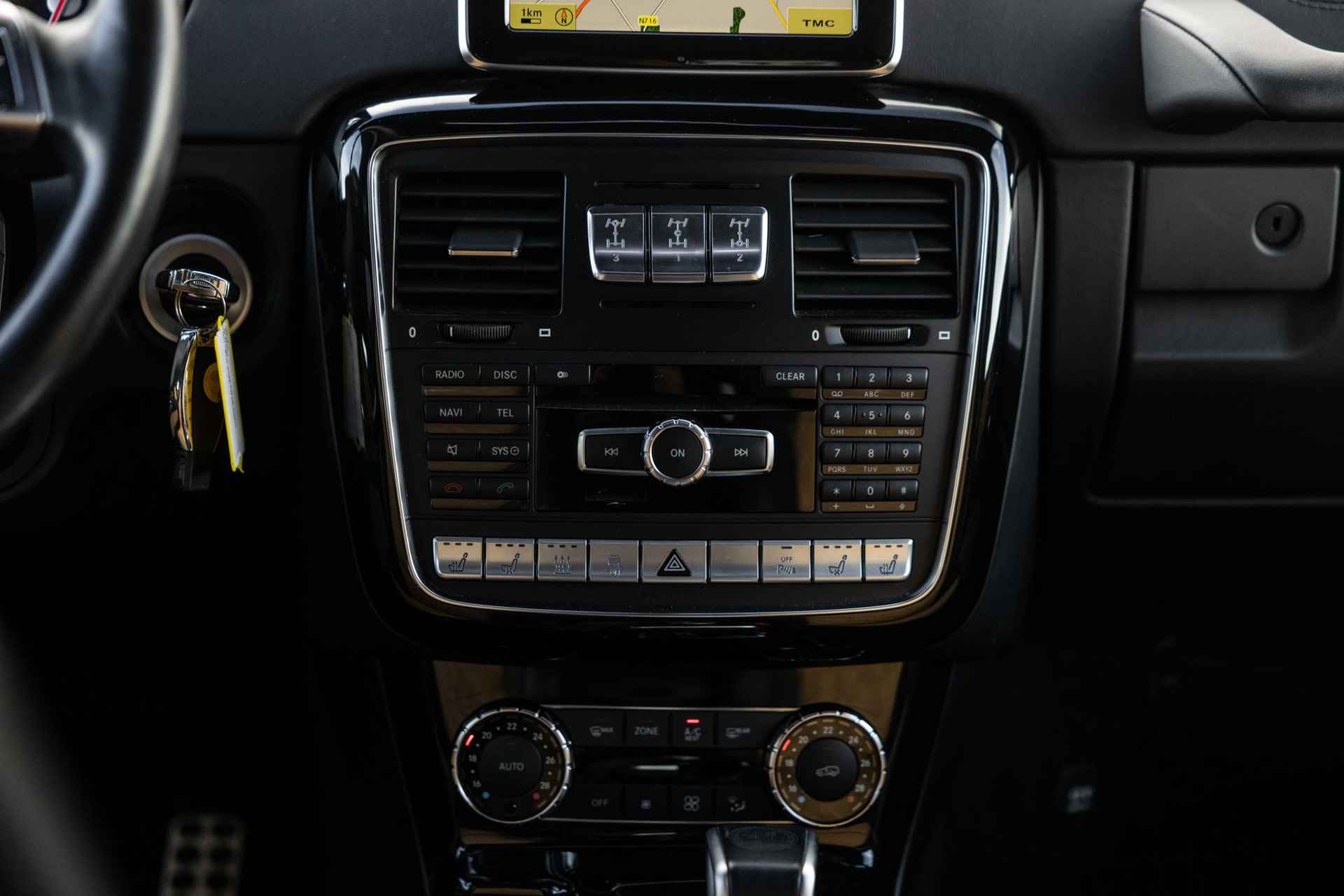 Mercedes-Benz G-klasse AMG 65 | V12 | UNIEK! | Designo | Adaptieve cruise control | Panoramadak | Stoelverwarming en verkoeling | Nieuwprijs €407.000,- | - 25/74