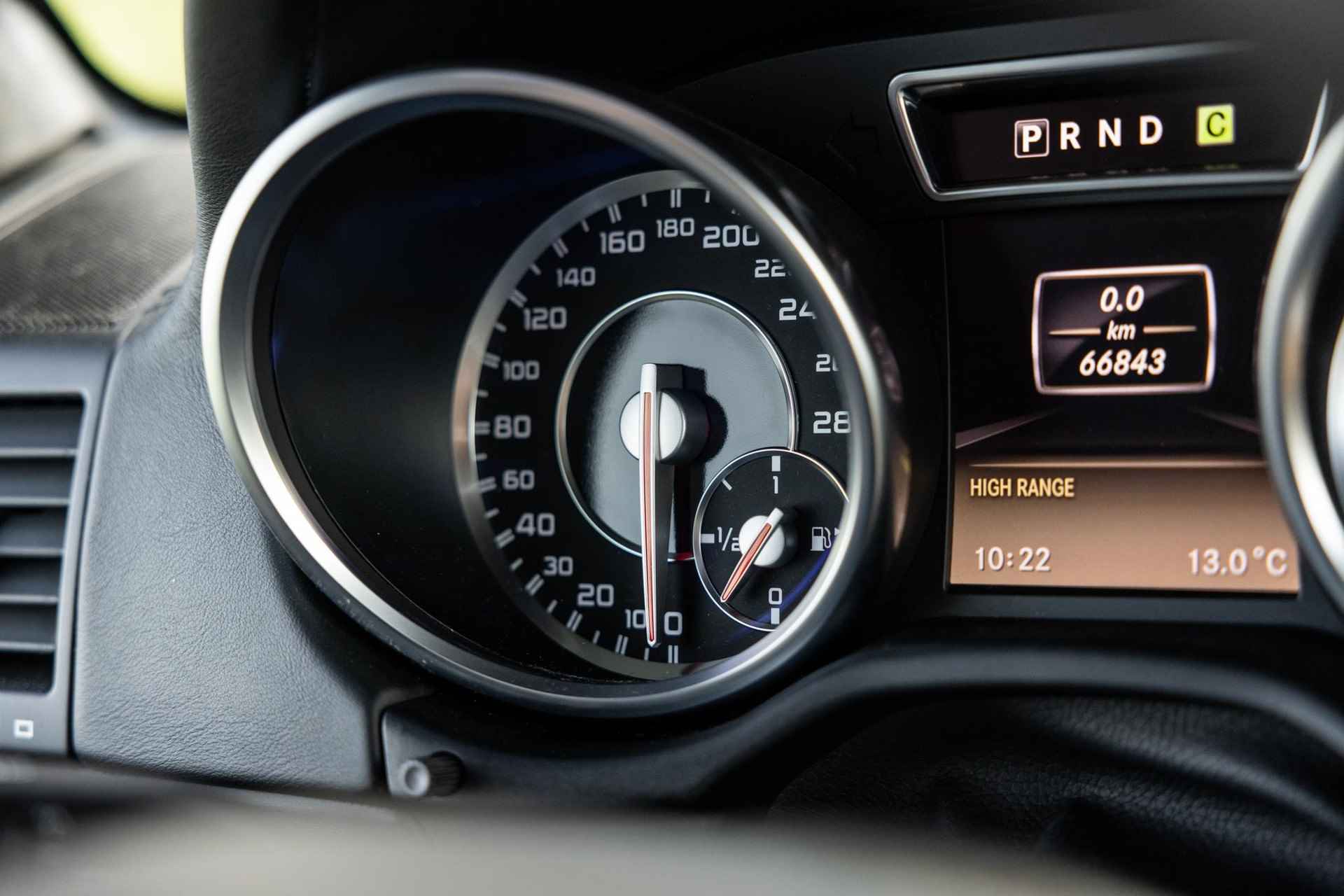 Mercedes-Benz G-klasse AMG 65 | V12 | UNIEK! | Designo | Adaptieve cruise control | Panoramadak | Stoelverwarming en verkoeling | Nieuwprijs €407.000,- | - 41/74