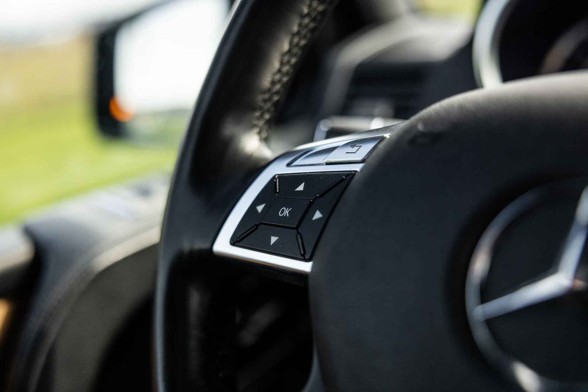 Mercedes-Benz G-klasse AMG 65 | V12 | UNIEK! | Designo | Adaptieve cruise control | Panoramadak | Stoelverwarming en verkoeling | Nieuwprijs €407.000,- | - 42/74