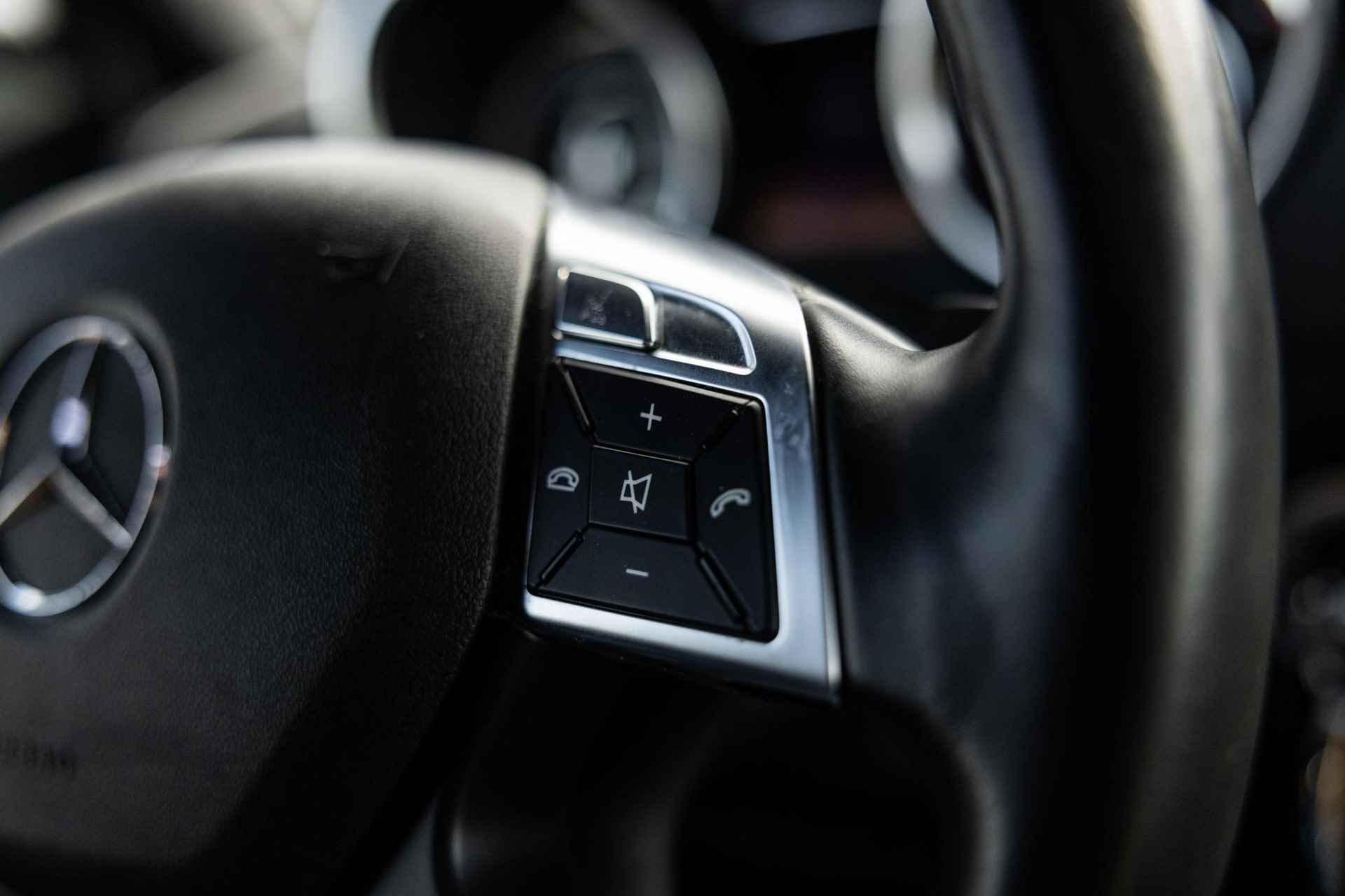 Mercedes-Benz G-klasse AMG 65 | V12 | UNIEK! | Designo | Adaptieve cruise control | Panoramadak | Stoelverwarming en verkoeling | Nieuwprijs €407.000,- | - 43/74