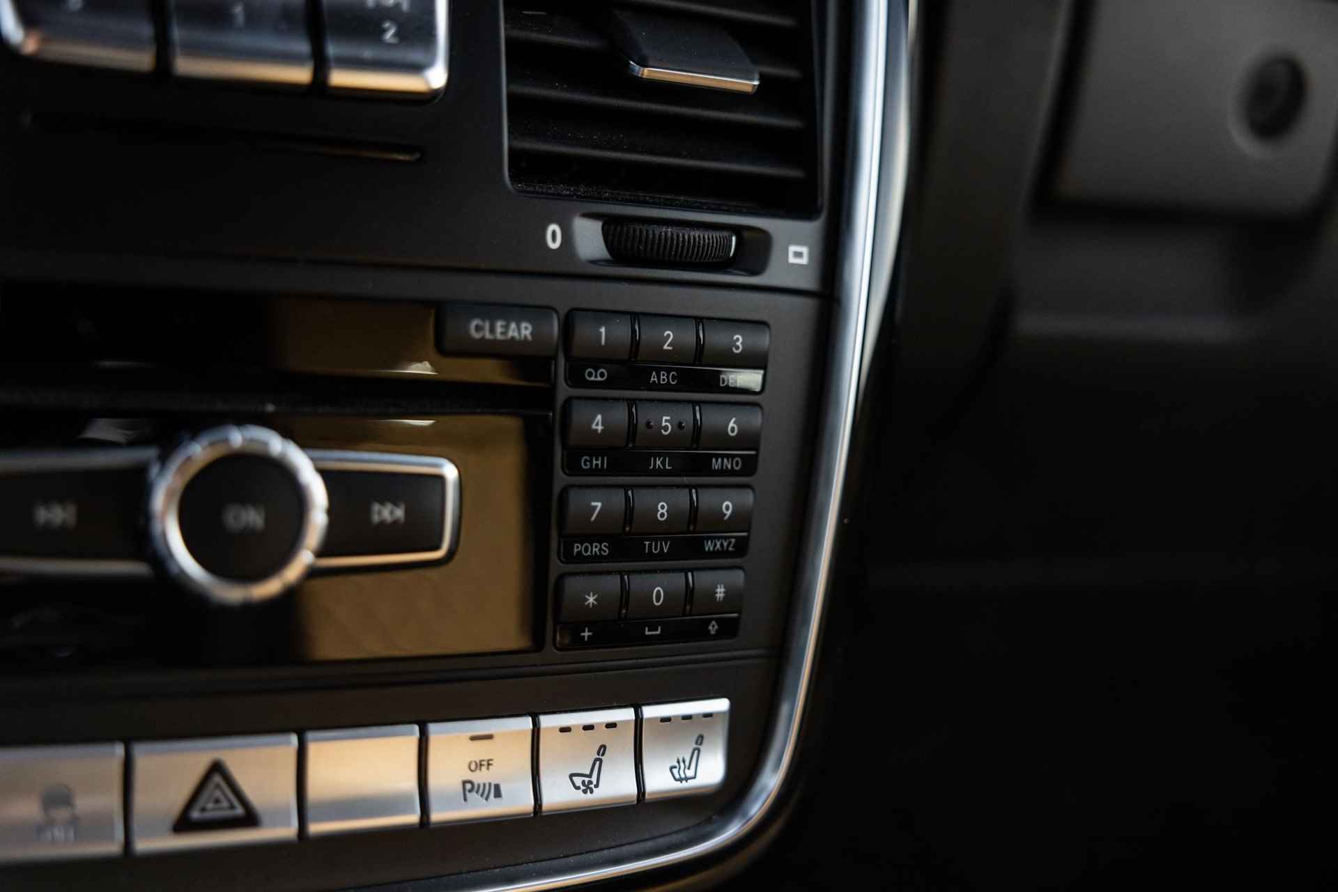 Mercedes-Benz G-klasse AMG 65 | V12 | UNIEK! | Designo | Adaptieve cruise control | Panoramadak | Stoelverwarming en verkoeling | Nieuwprijs €407.000,- | - 47/74