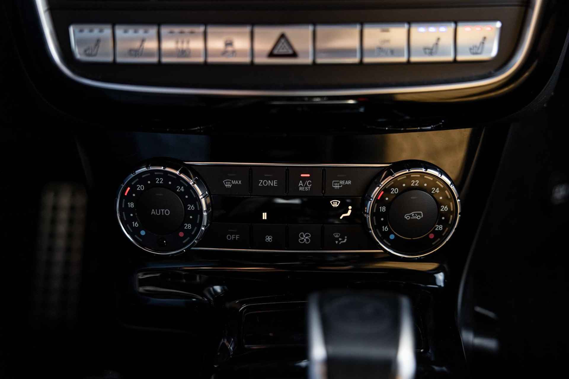 Mercedes-Benz G-klasse AMG 65 | V12 | UNIEK! | Designo | Adaptieve cruise control | Panoramadak | Stoelverwarming en verkoeling | Nieuwprijs €407.000,- | - 51/74