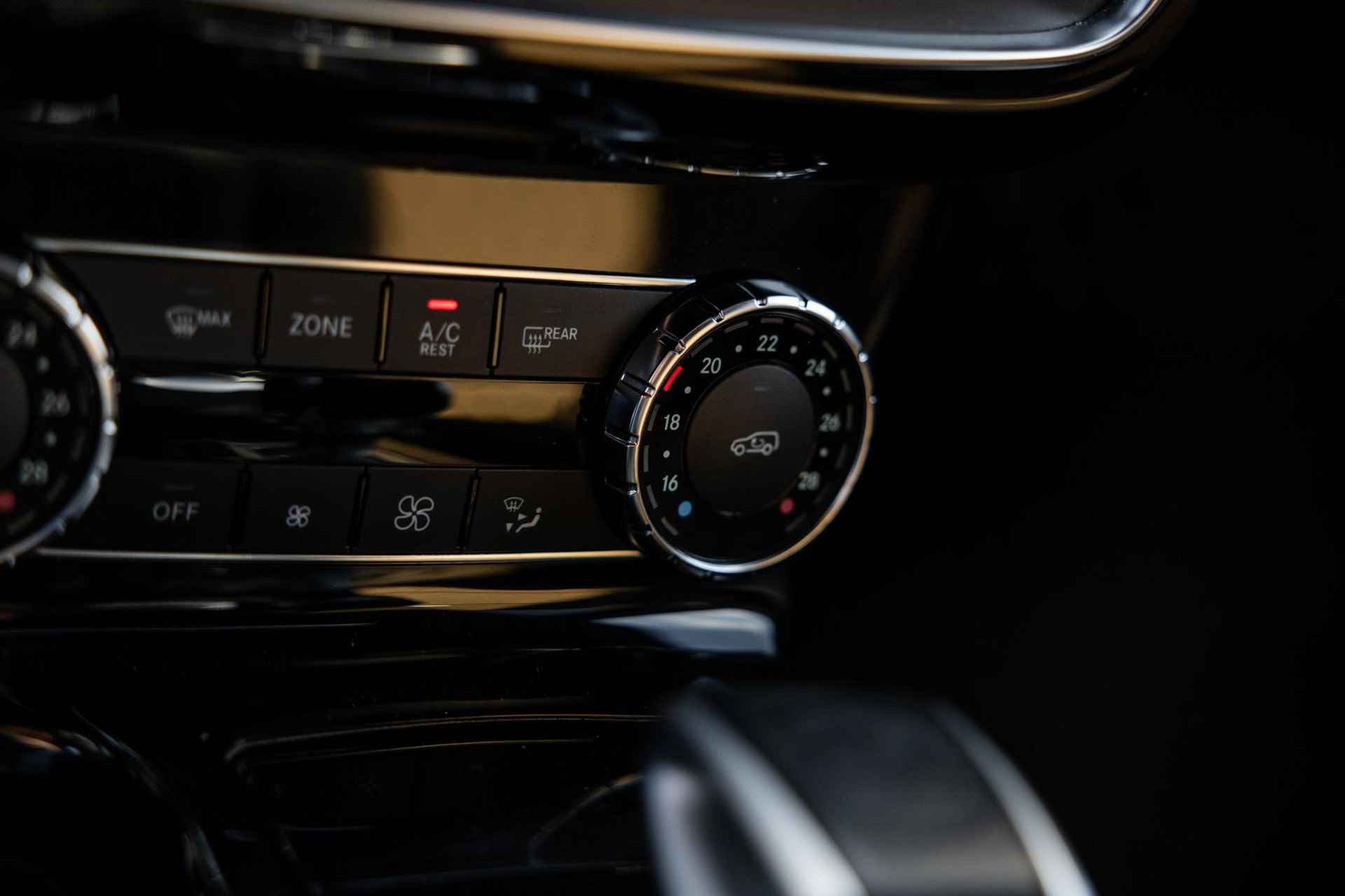 Mercedes-Benz G-klasse AMG 65 | V12 | UNIEK! | Designo | Adaptieve cruise control | Panoramadak | Stoelverwarming en verkoeling | Nieuwprijs €407.000,- | - 52/74