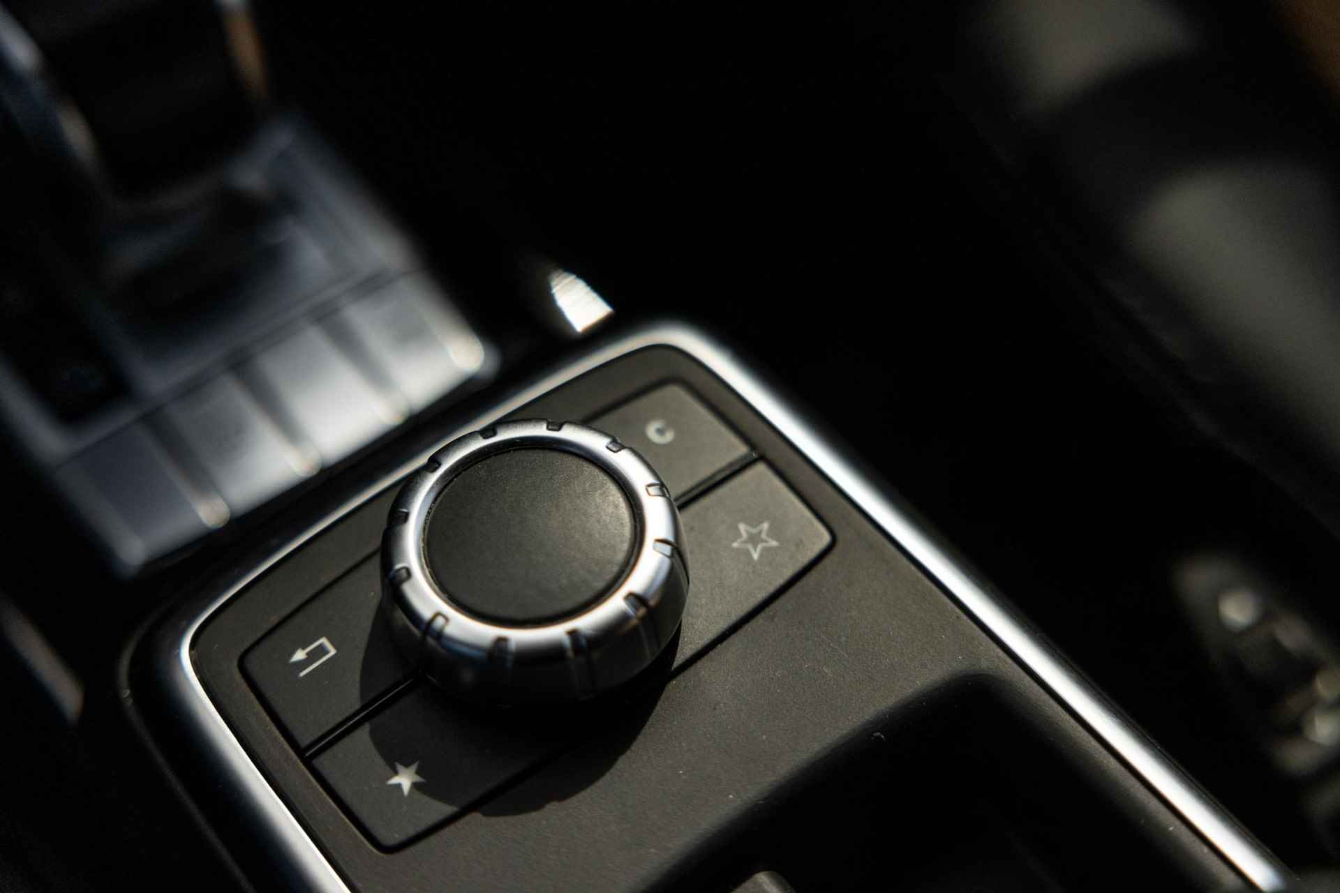 Mercedes-Benz G-klasse AMG 65 | V12 | UNIEK! | Designo | Adaptieve cruise control | Panoramadak | Stoelverwarming en verkoeling | Nieuwprijs €407.000,- | - 56/74