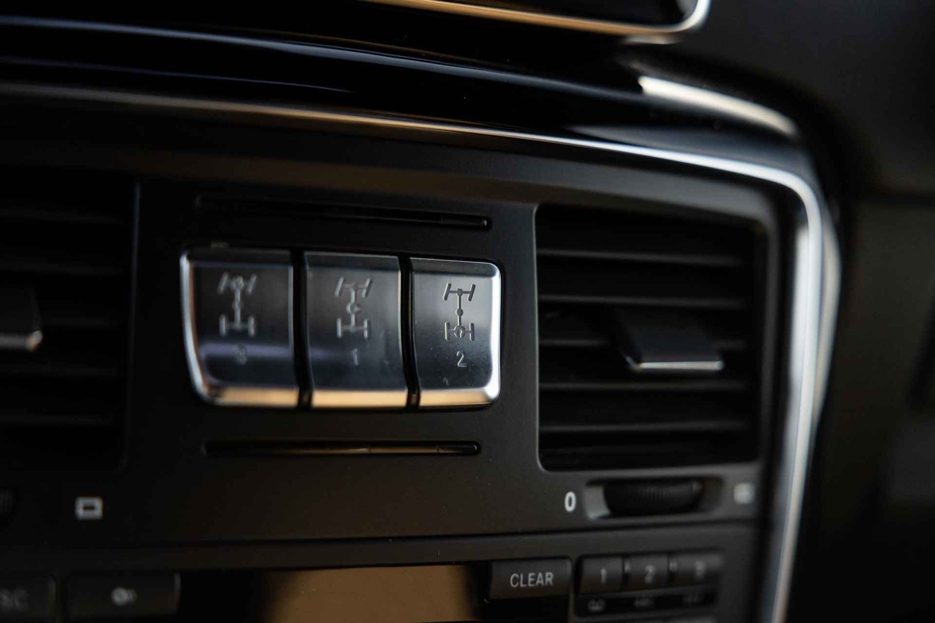 Mercedes-Benz G-klasse AMG 65 | V12 | UNIEK! | Designo | Adaptieve cruise control | Panoramadak | Stoelverwarming en verkoeling | Nieuwprijs €407.000,- | - 59/74