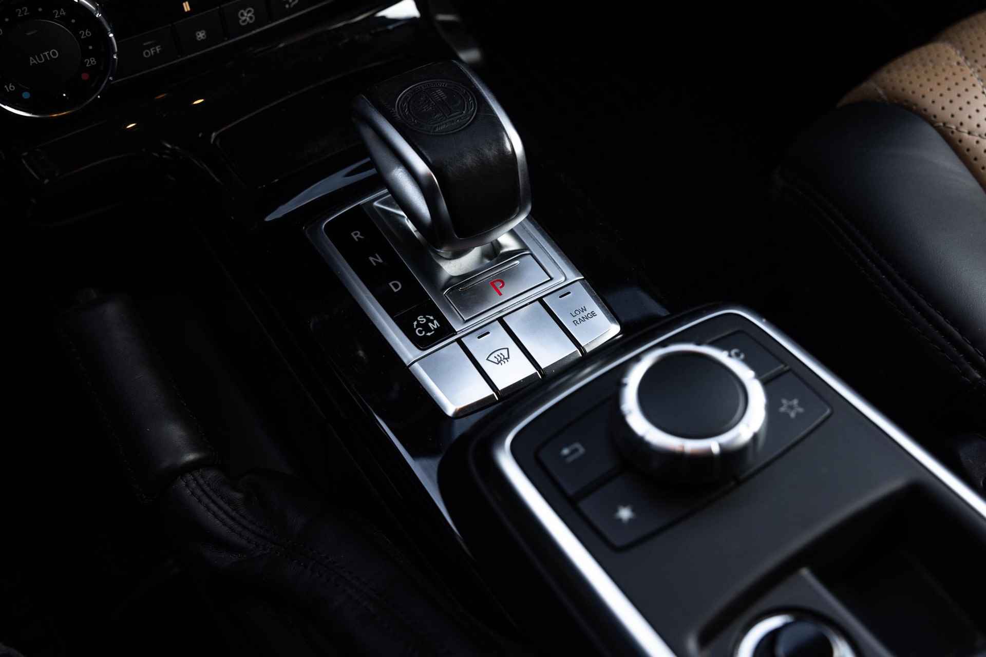 Mercedes-Benz G-klasse AMG 65 | V12 | UNIEK! | Designo | Adaptieve cruise control | Panoramadak | Stoelverwarming en verkoeling | Nieuwprijs €407.000,- | - 69/74
