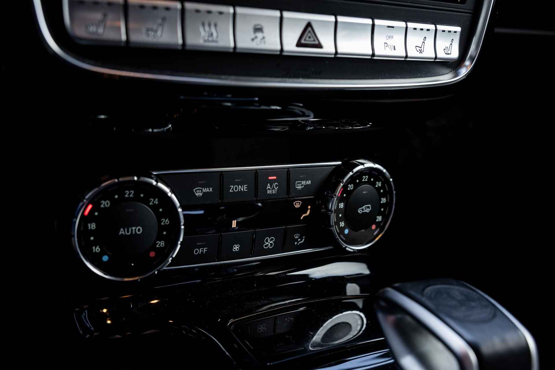 Mercedes-Benz G-klasse AMG 65 | V12 | UNIEK! | Designo | Adaptieve cruise control | Panoramadak | Stoelverwarming en verkoeling | Nieuwprijs €407.000,- | - 70/74