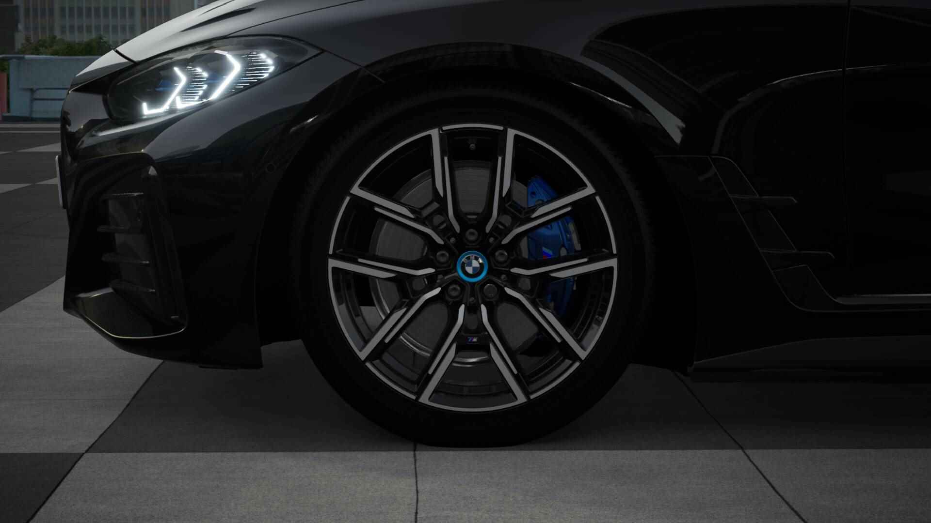 BMW i4 eDrive35 M Sport 70 kWh / Schuif-kanteldak / Laserlight / Comfort Access / Widescreen Display / Harman Kardon / Parking Assistant / Live Cockpit Plus - 10/11