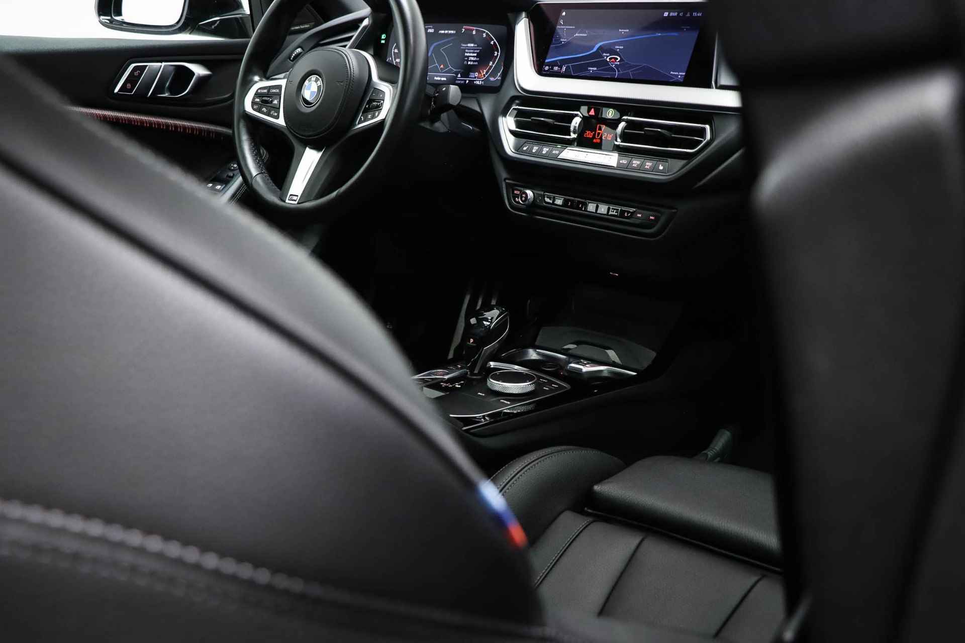 BMW 2-serie Gran Coupé M235i xDrive High Executive Edition | PANORAMADAK | HARMAN KARDON | LEDER - 13/62