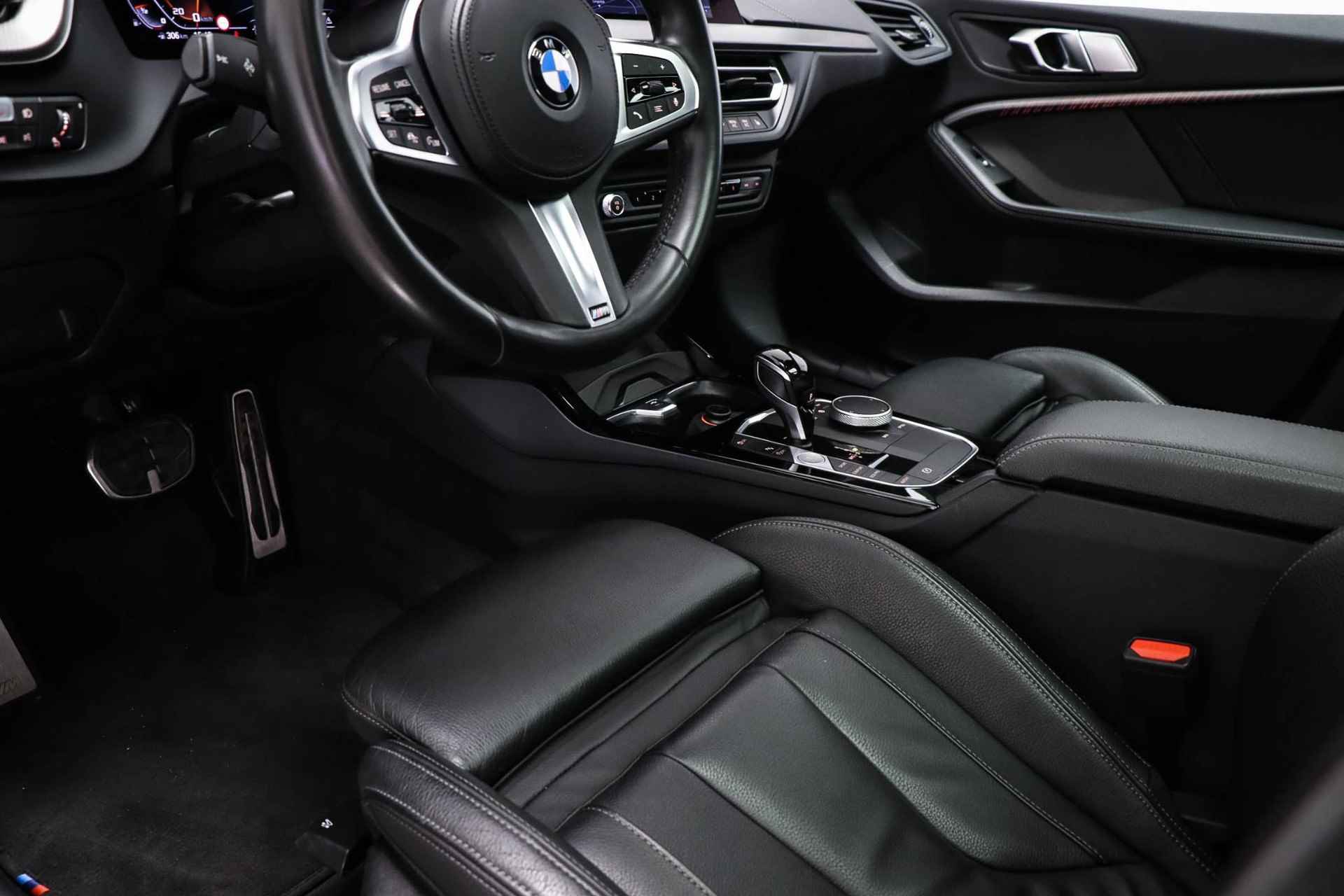 BMW 2-serie Gran Coupé M235i xDrive High Executive Edition | PANORAMADAK | HARMAN KARDON | LEDER - 31/62