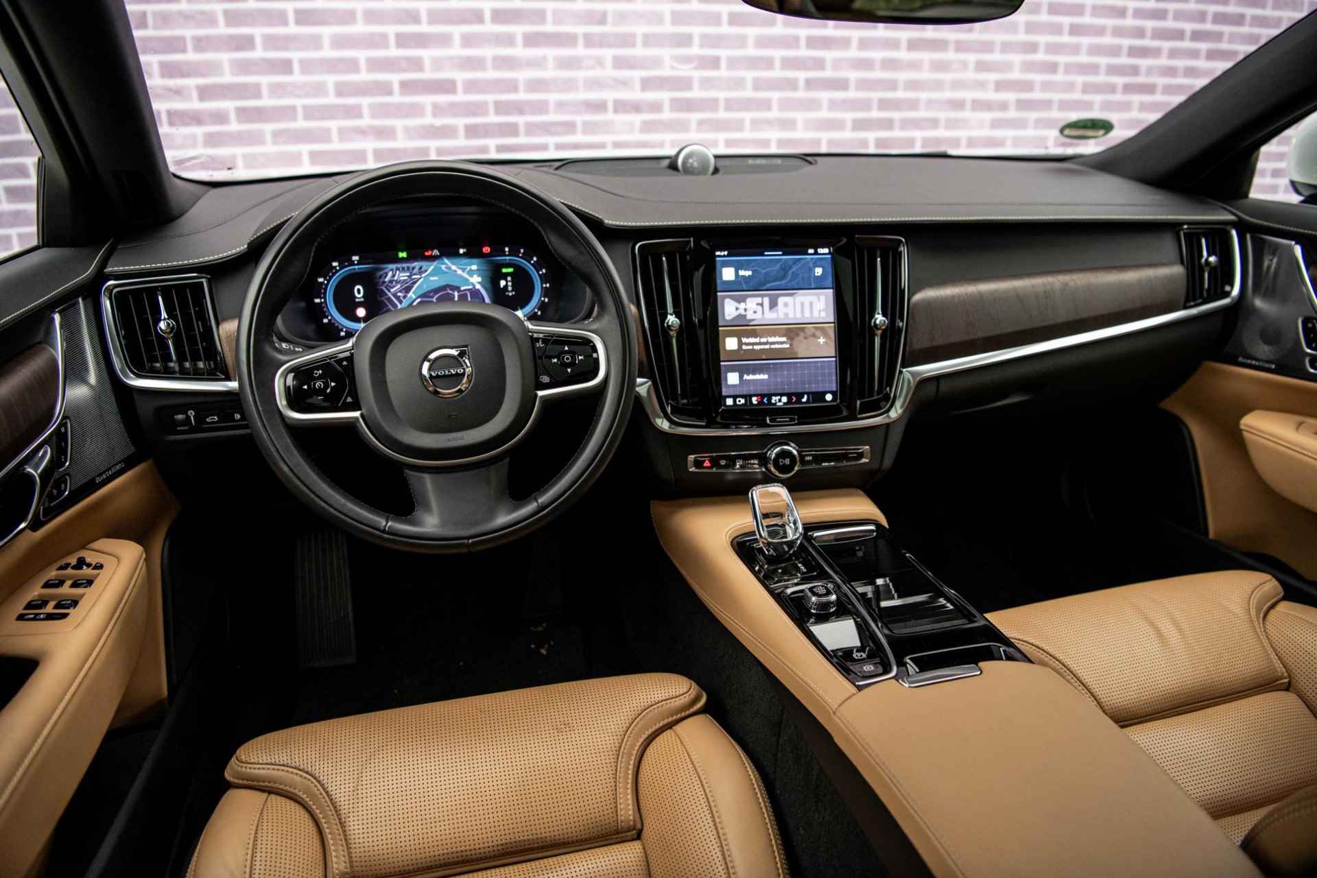 Volvo V90 Recharge T6 AWD Inscription | Luchtvering | Trekhaak | Bowers & Wilkins audio | 360 Camera | 20 Inch velgen | Massagestoelen met ventilatie | Full options - 12/40