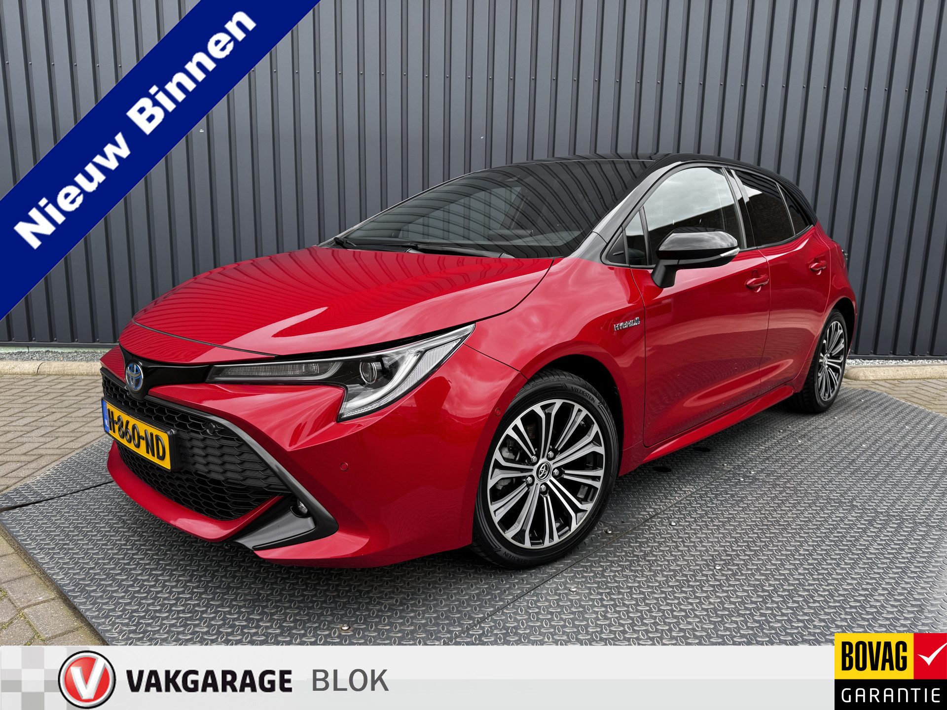 Toyota Corolla 1.8 Hybrid Style Bi-Tone | Keyless | PDC V&A | Navi | Prijs Rijklaar!! bij viaBOVAG.nl