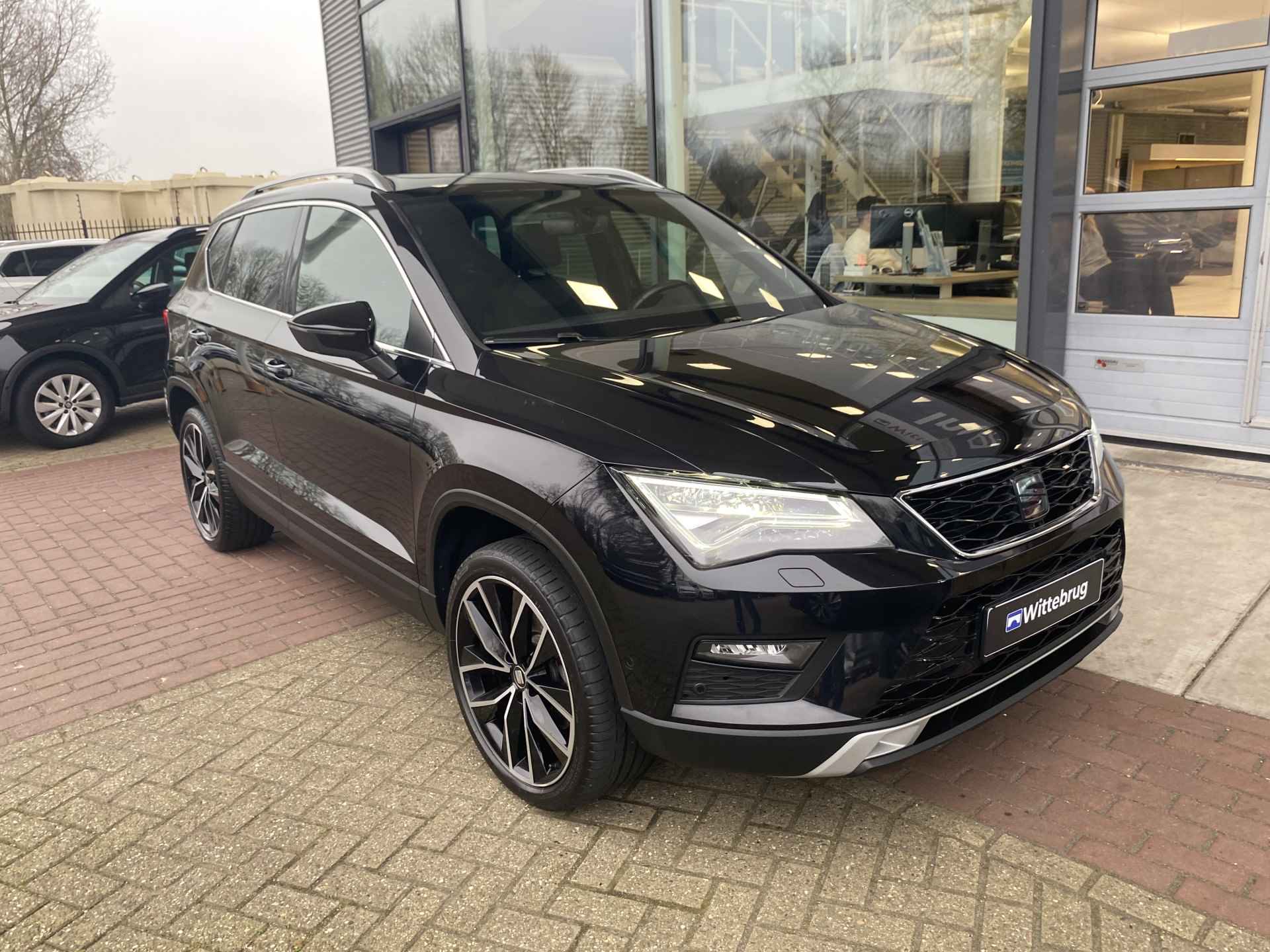 SEAT Ateca 1.5 TSI 150pk DSG Xcellence Panoramadak / LED / Elek. Achterklep Met Virtual Pedal / Navigatie / Camera / 19" LMV - 23/25